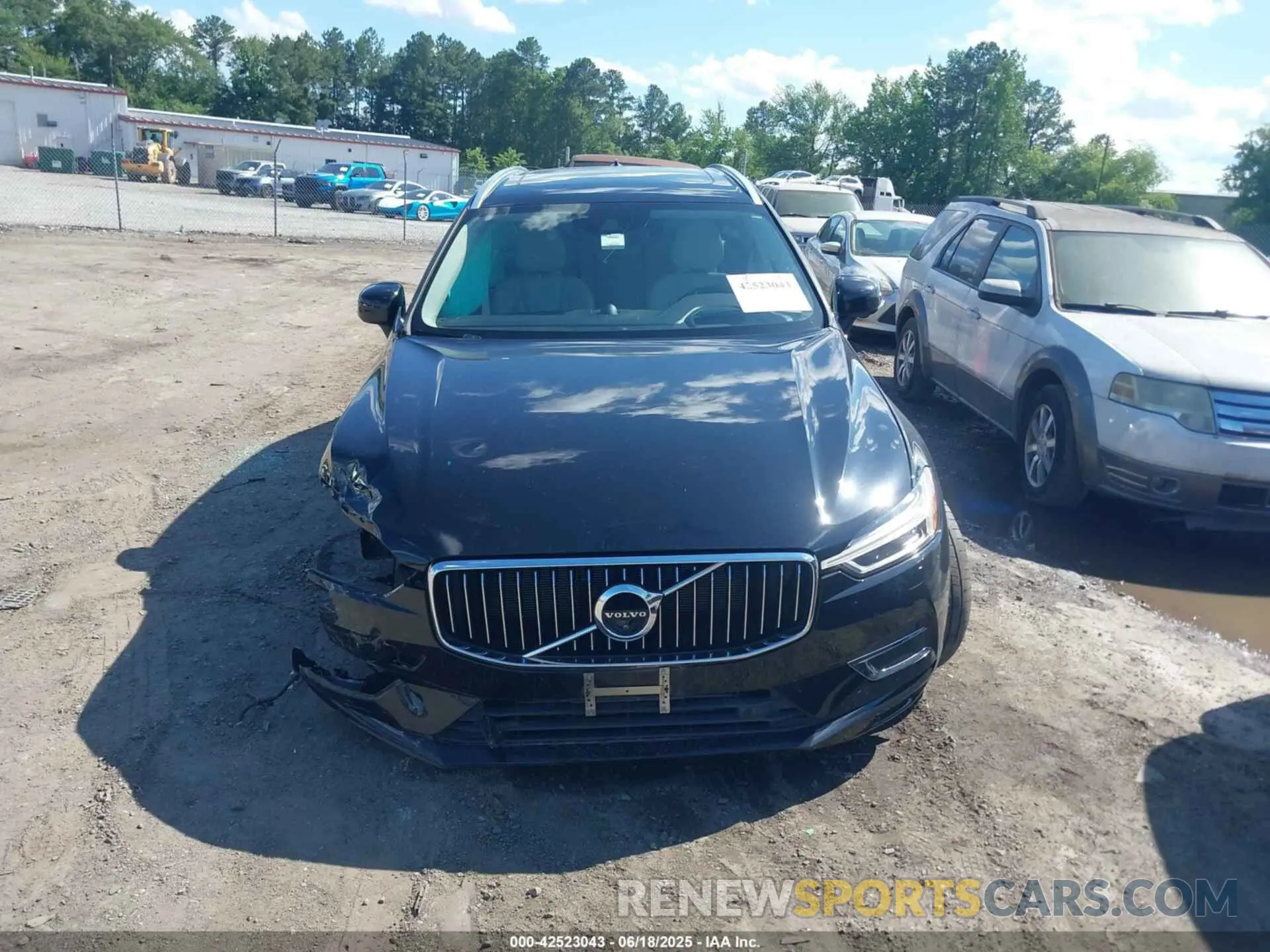 11 fotografías del automóvil dañado LYV102DL2KB184884 VOLVO XC60 2019