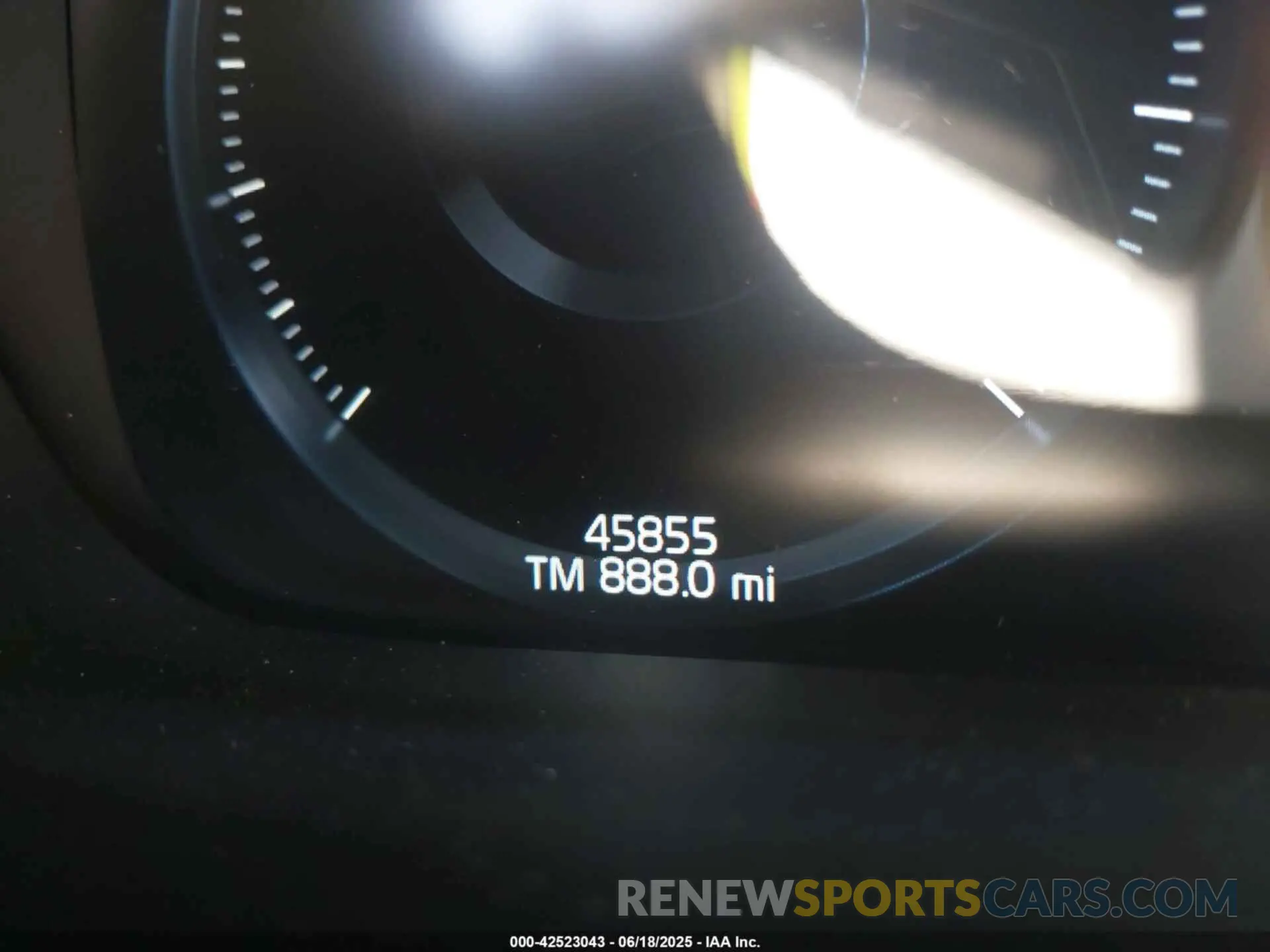14 fotografías del automóvil dañado LYV102DL2KB184884 VOLVO XC60 2019