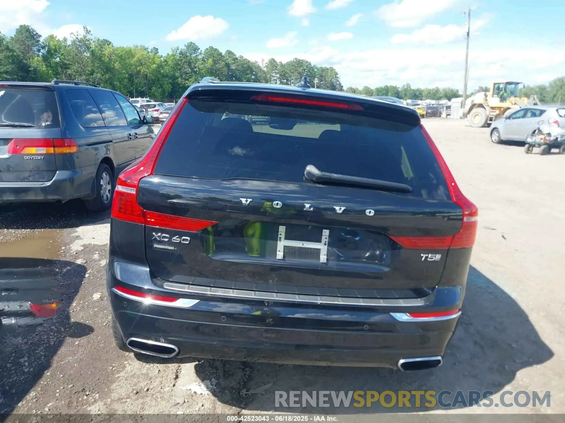 15 fotografías del automóvil dañado LYV102DL2KB184884 VOLVO XC60 2019
