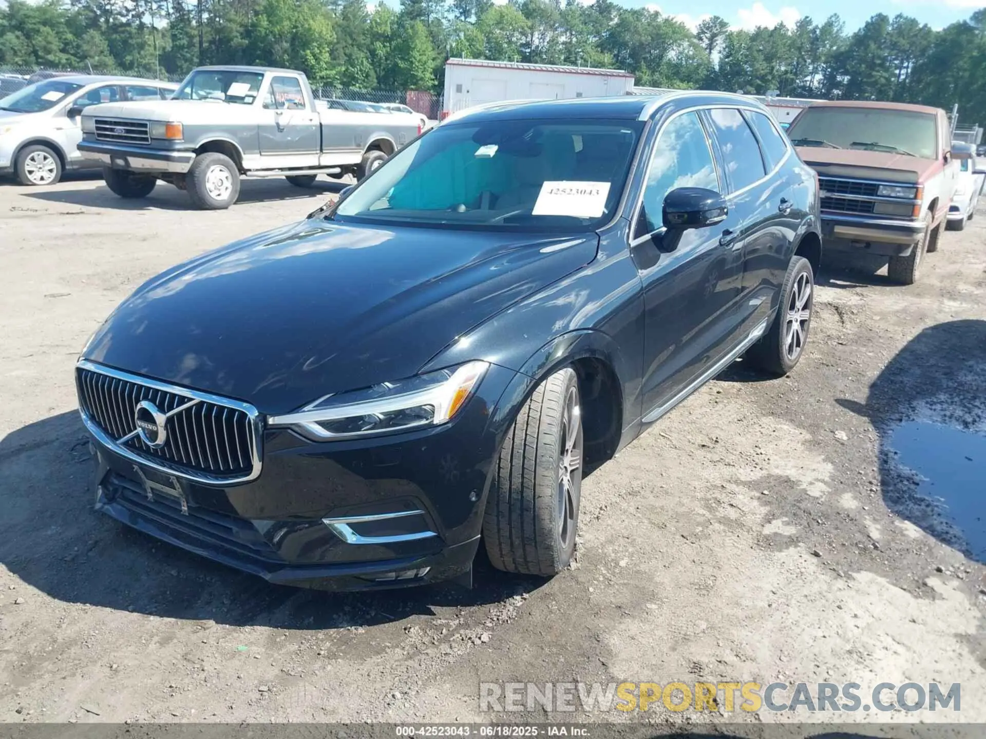 2 fotografías del automóvil dañado LYV102DL2KB184884 VOLVO XC60 2019