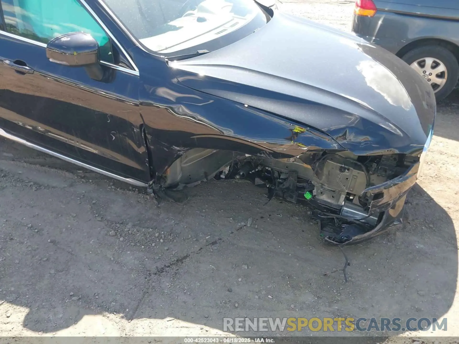 6 fotografías del automóvil dañado LYV102DL2KB184884 VOLVO XC60 2019