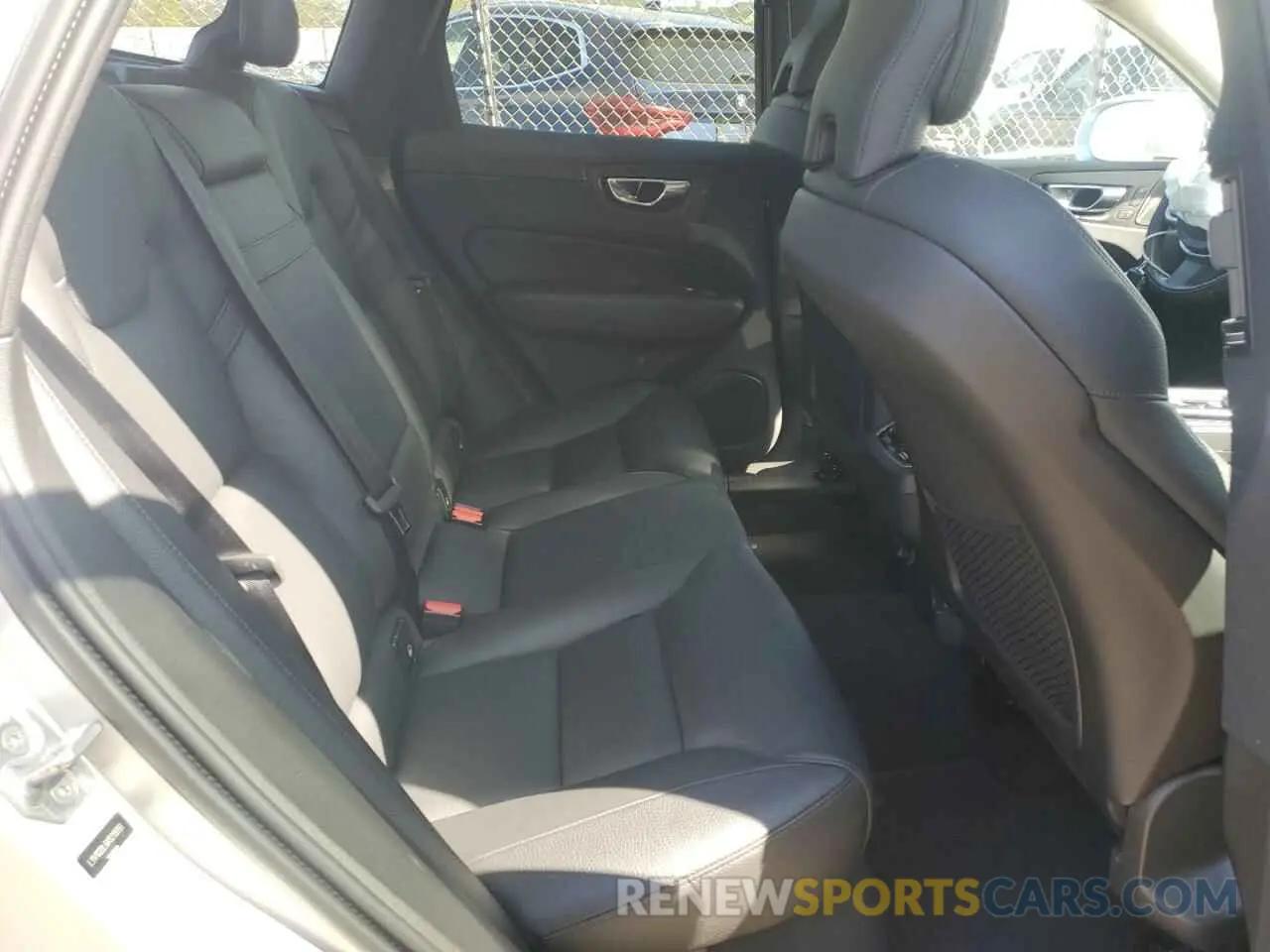 11 fotografías del automóvil dañado LYV102DL6KB219393 VOLVO XC60 2019