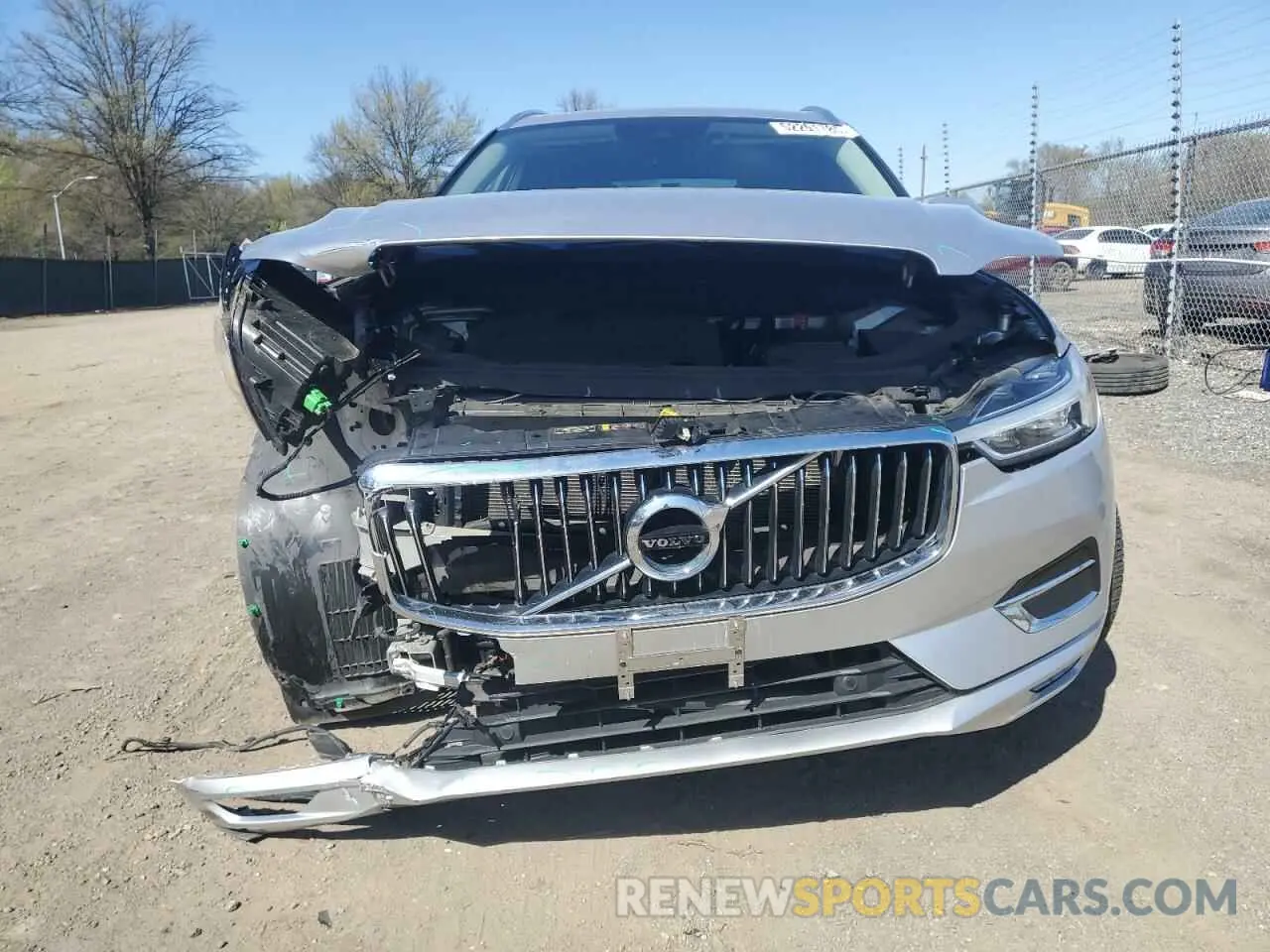 5 fotografías del automóvil dañado LYV102DL6KB219393 VOLVO XC60 2019