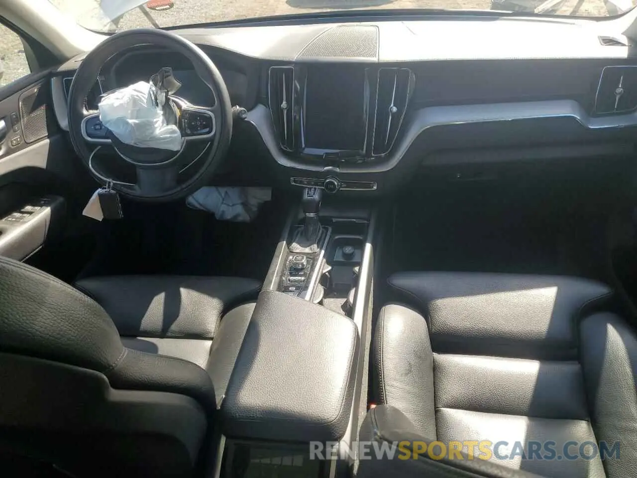 8 fotografías del automóvil dañado LYV102DL6KB219393 VOLVO XC60 2019