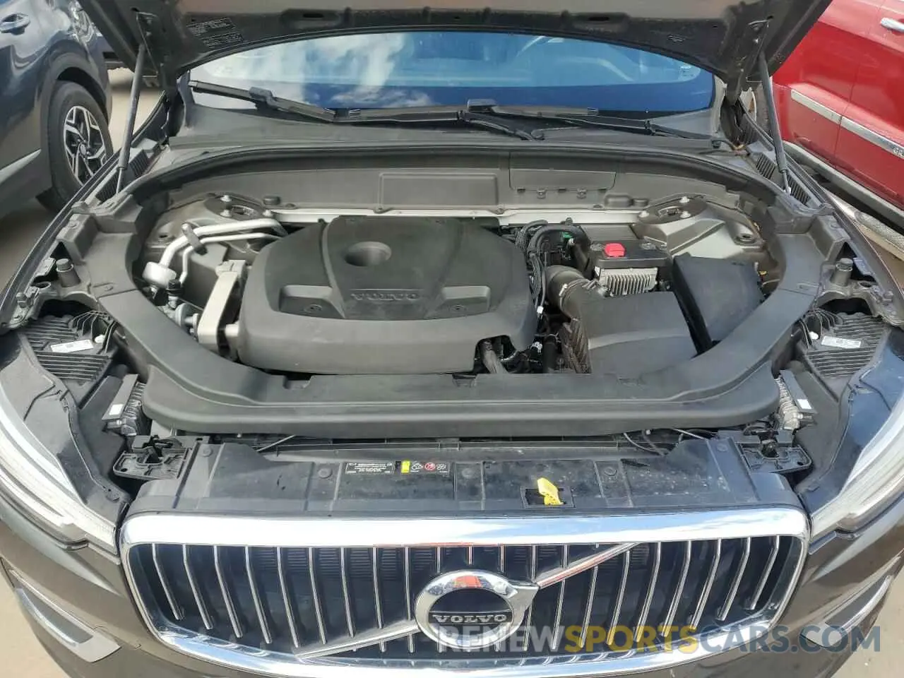 12 fotografías del automóvil dañado LYV102DL8KB192486 VOLVO XC60 2019