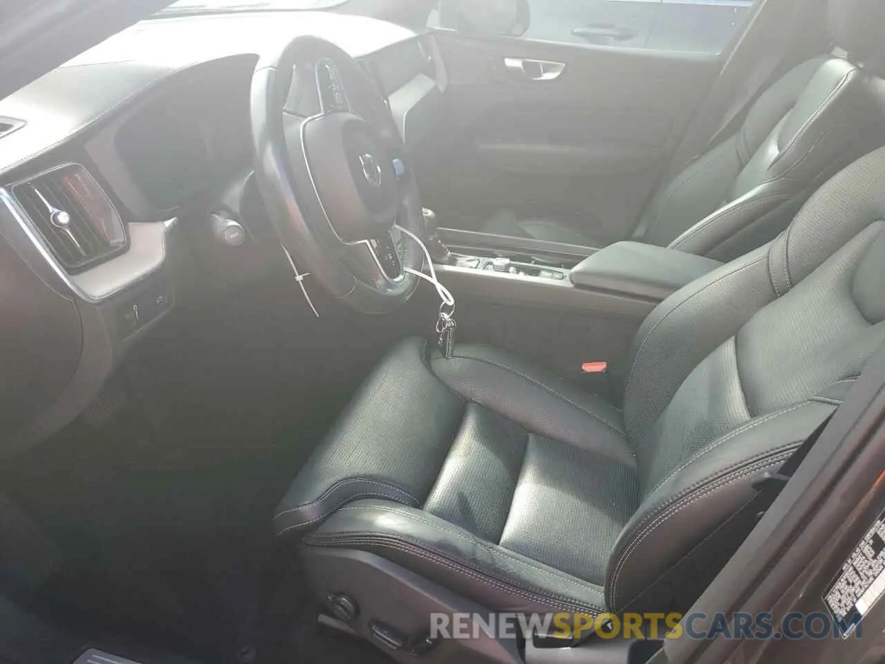 7 fotografías del automóvil dañado LYV102DL8KB192486 VOLVO XC60 2019