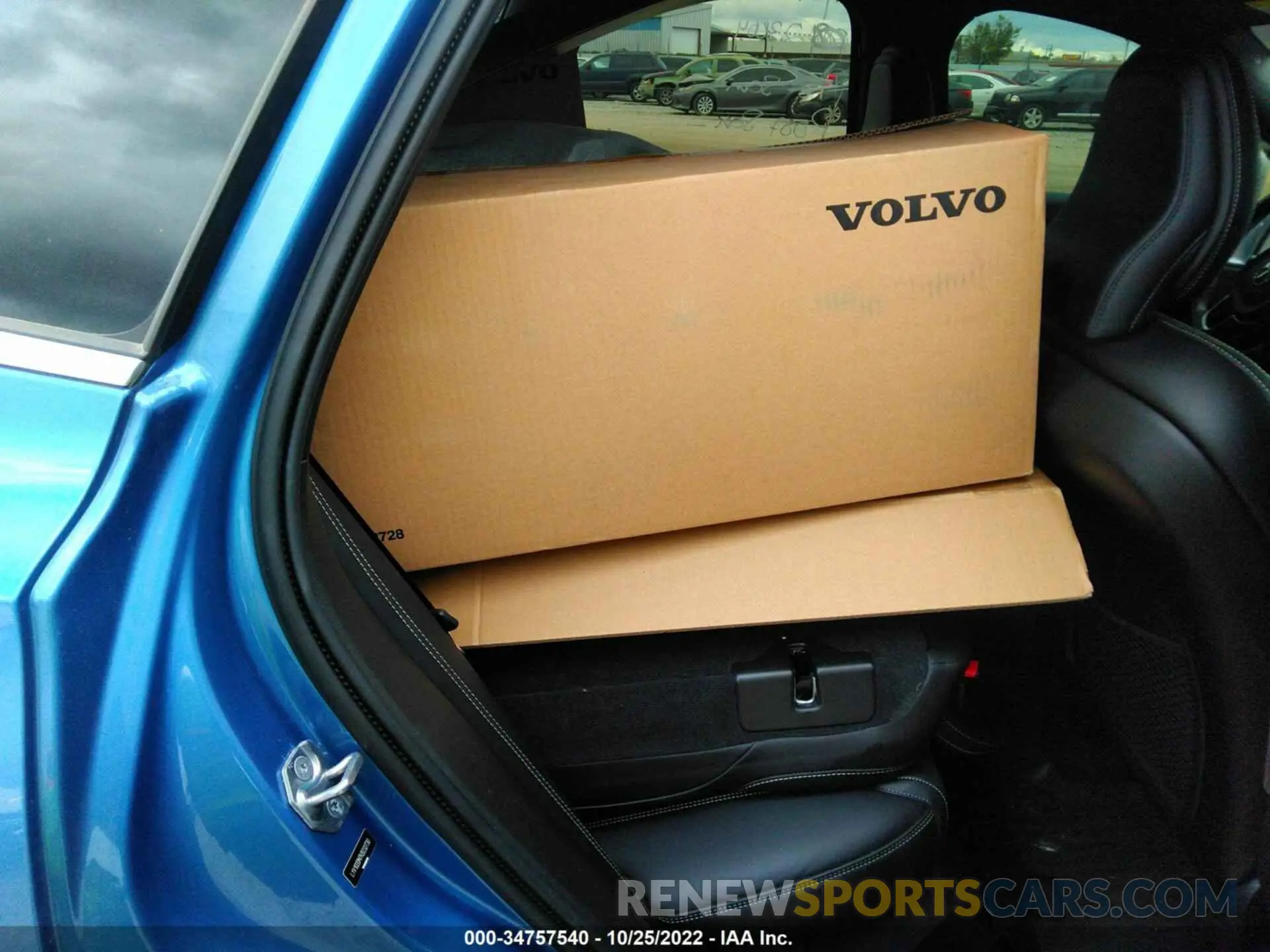 8 fotografías del automóvil dañado LYV102DM7KB232730 VOLVO XC60 2019