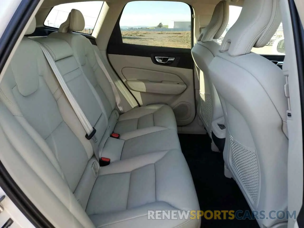 11 fotografías del automóvil dañado LYV102RK3KB382003 VOLVO XC60 2019