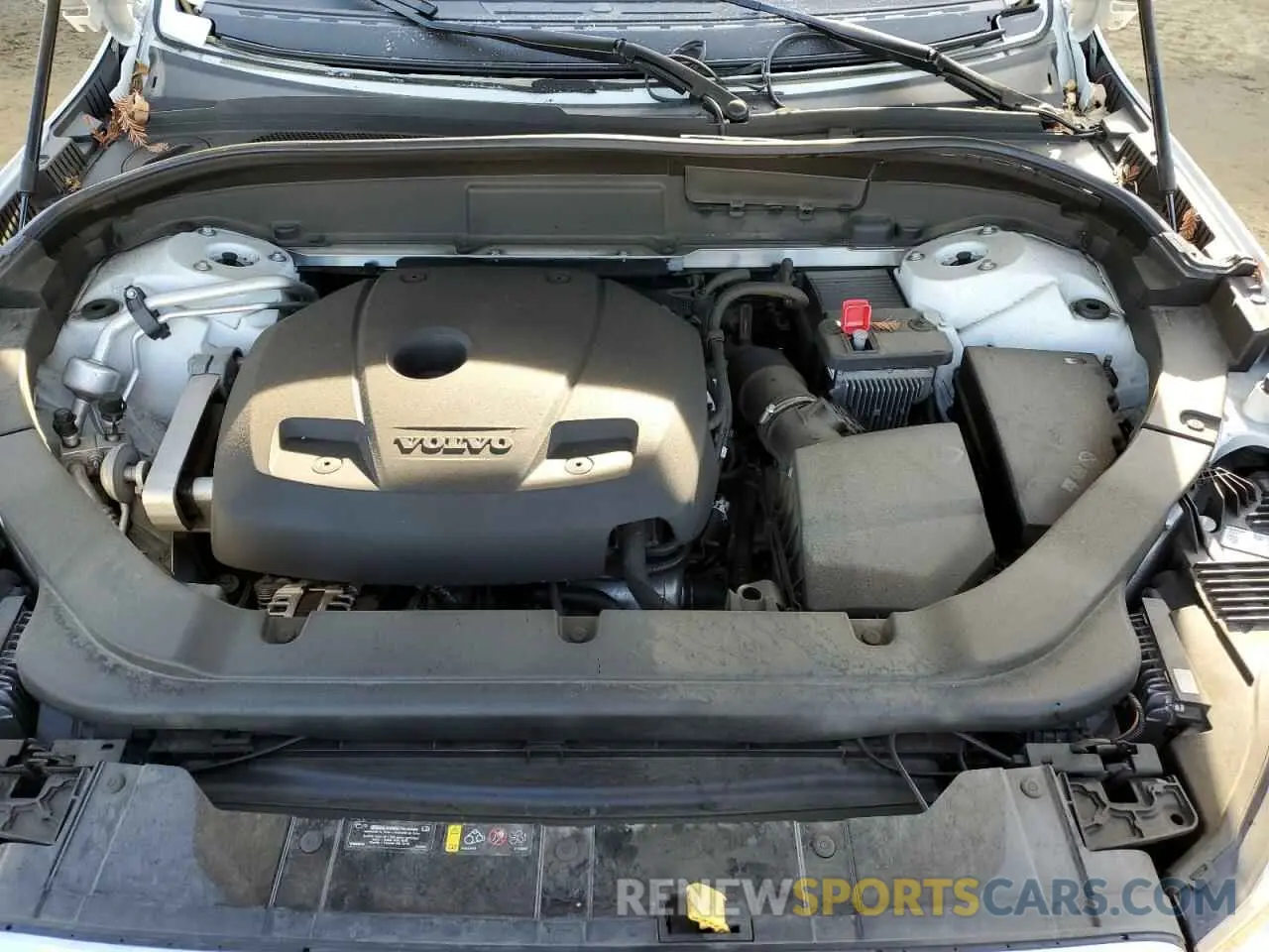 12 fotografías del automóvil dañado LYV102RK3KB382003 VOLVO XC60 2019