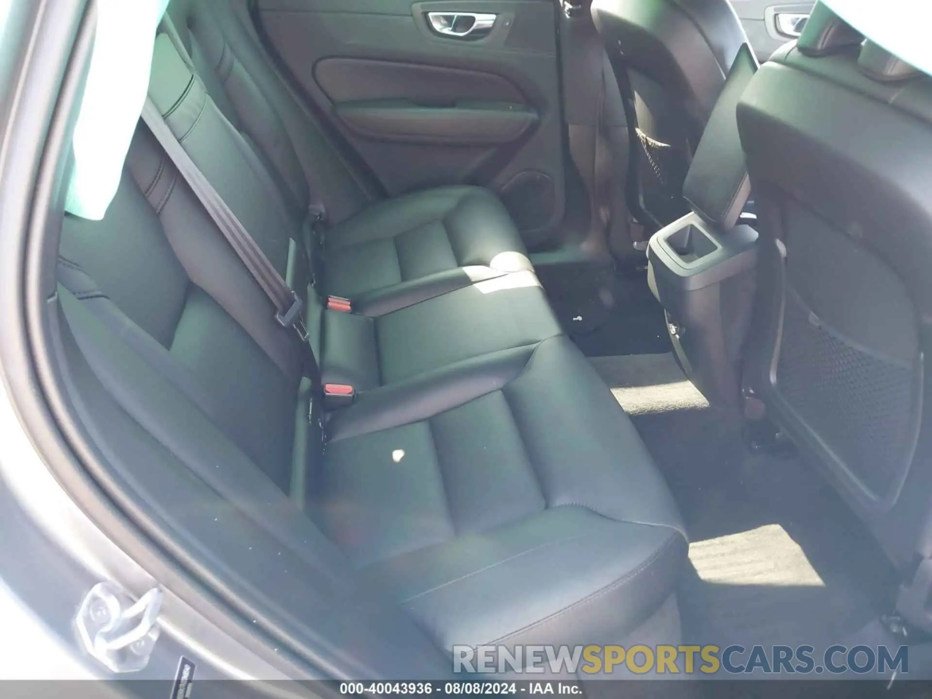 8 fotografías del automóvil dañado LYV102RK7KB349540 VOLVO XC60 2019