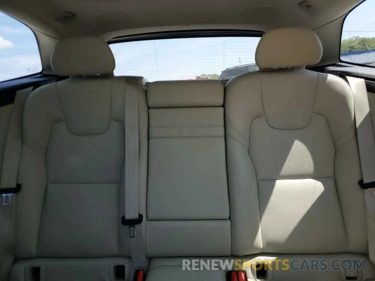 10 fotografías del automóvil dañado LYV102RK9KB358143 VOLVO XC60 2019