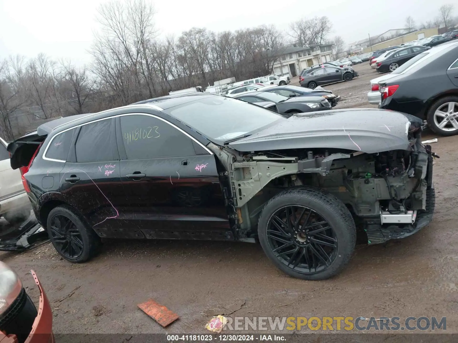 13 fotografías del automóvil dañado LYV102RL0KB326786 VOLVO XC60 2019