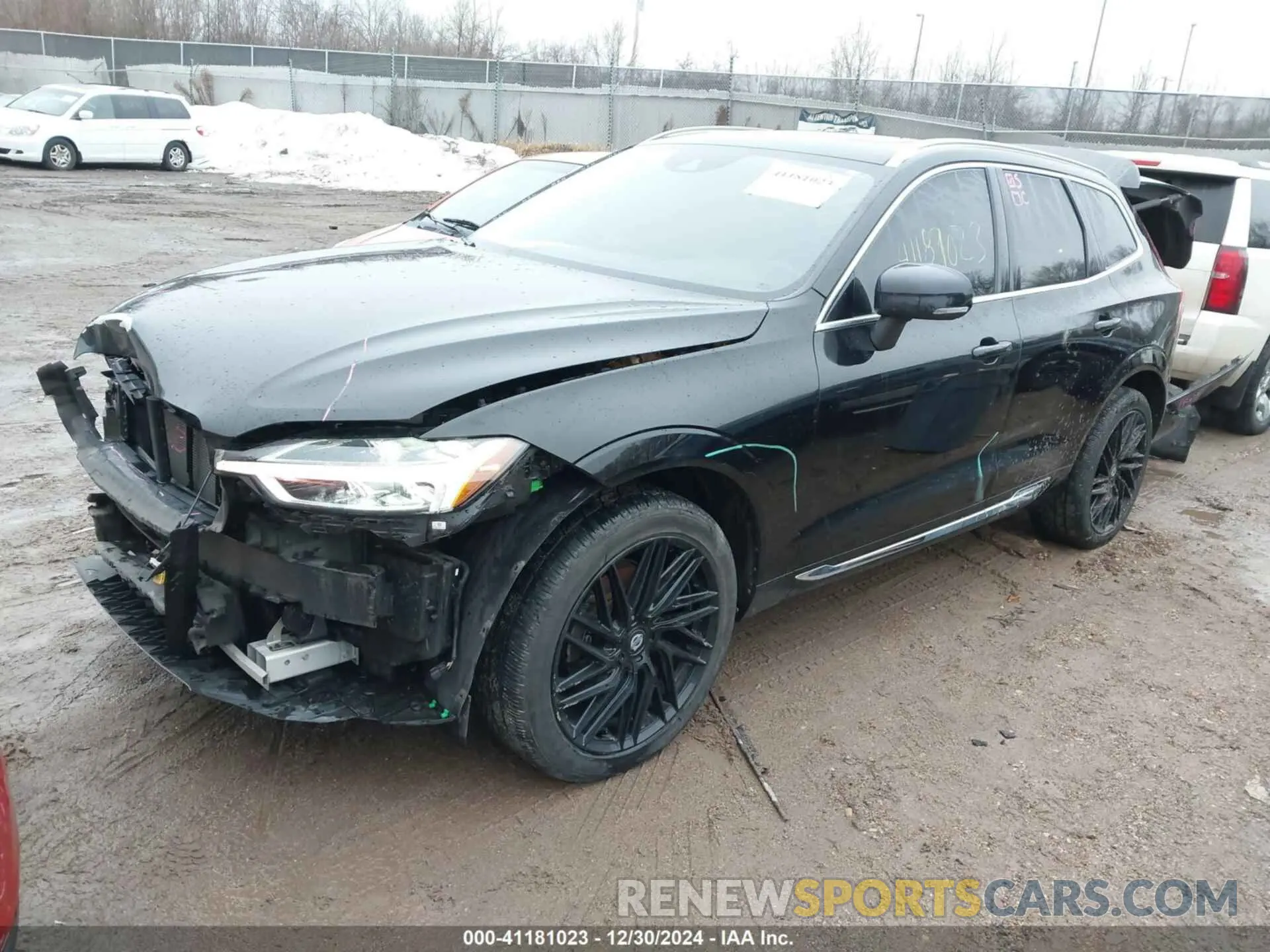 2 fotografías del automóvil dañado LYV102RL0KB326786 VOLVO XC60 2019
