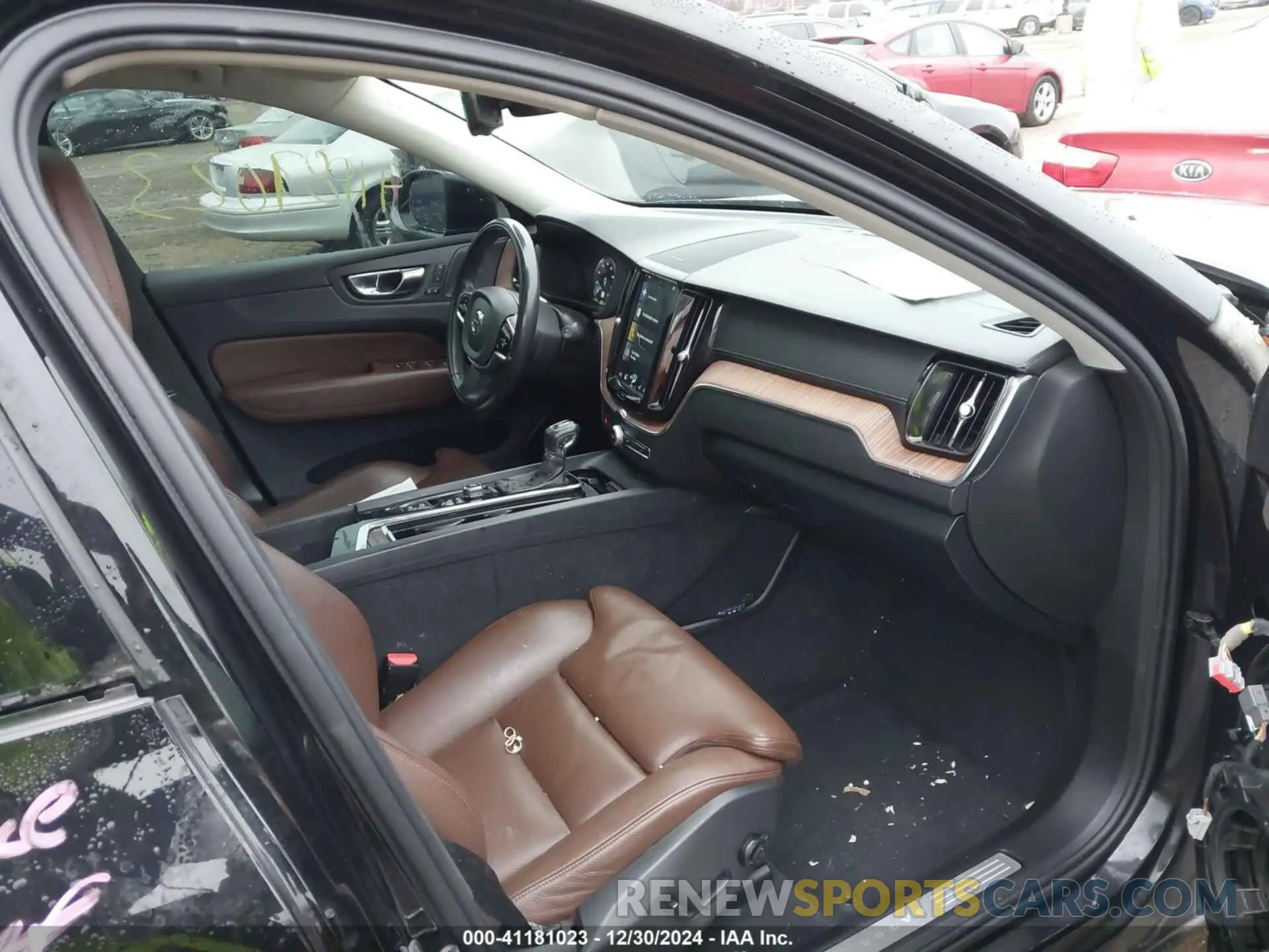 5 fotografías del automóvil dañado LYV102RL0KB326786 VOLVO XC60 2019