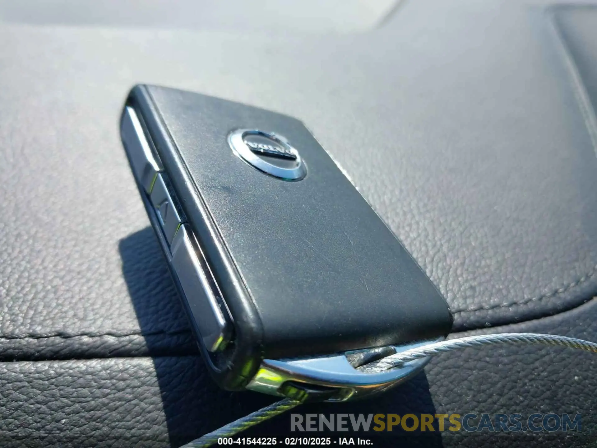 11 fotografías del automóvil dañado LYV102RL3KB184885 VOLVO XC60 2019