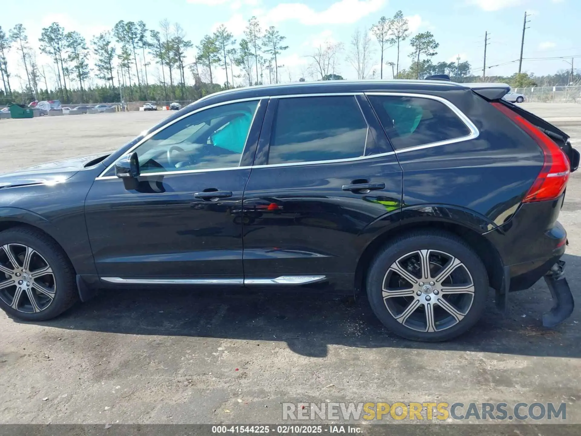 14 fotografías del automóvil dañado LYV102RL3KB184885 VOLVO XC60 2019