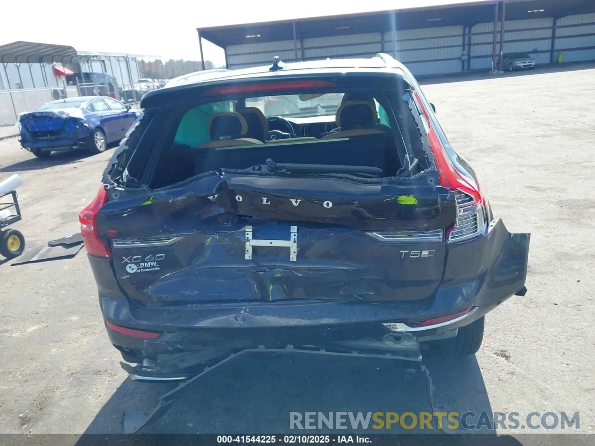 16 fotografías del automóvil dañado LYV102RL3KB184885 VOLVO XC60 2019