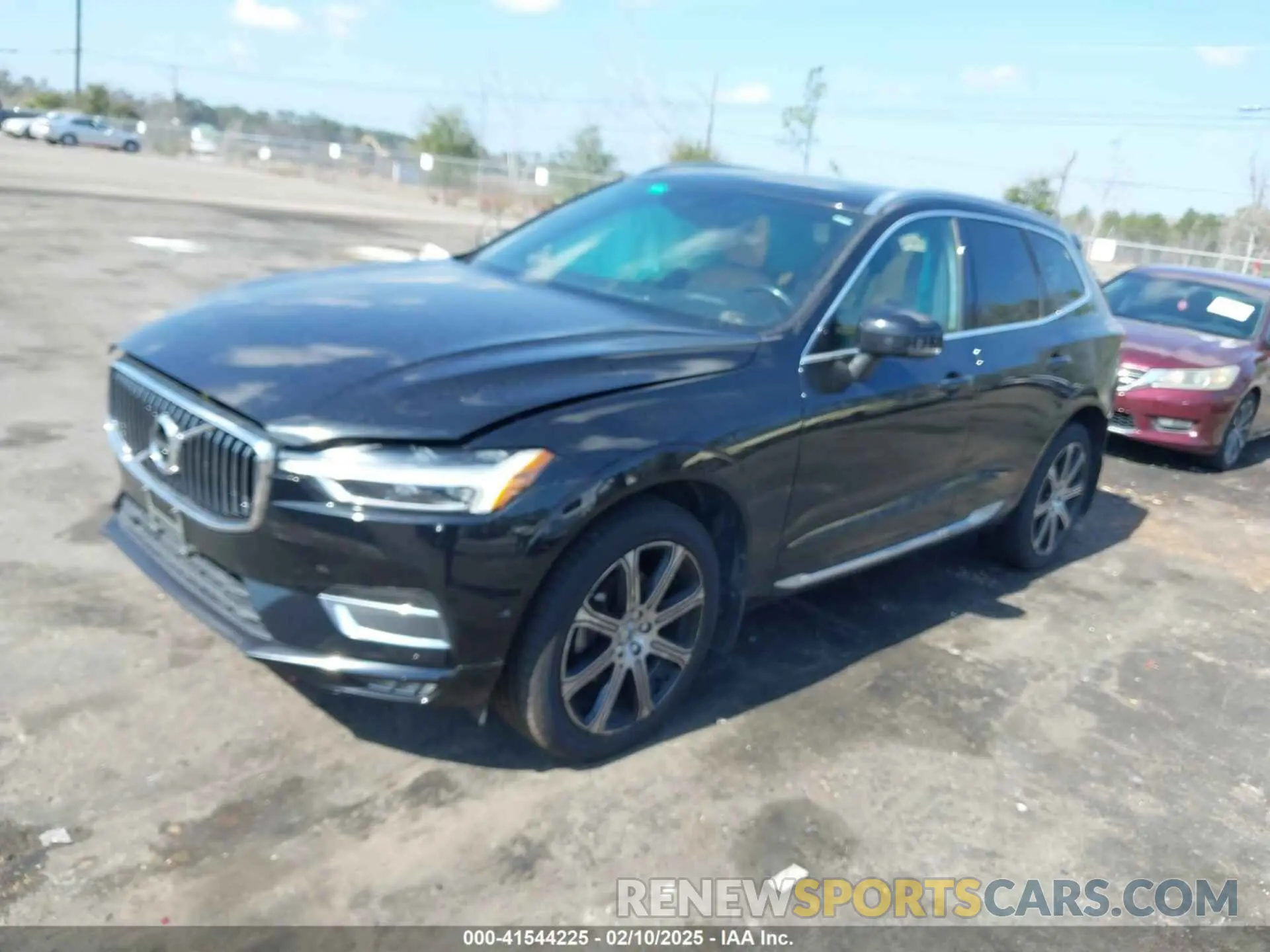 2 fotografías del automóvil dañado LYV102RL3KB184885 VOLVO XC60 2019