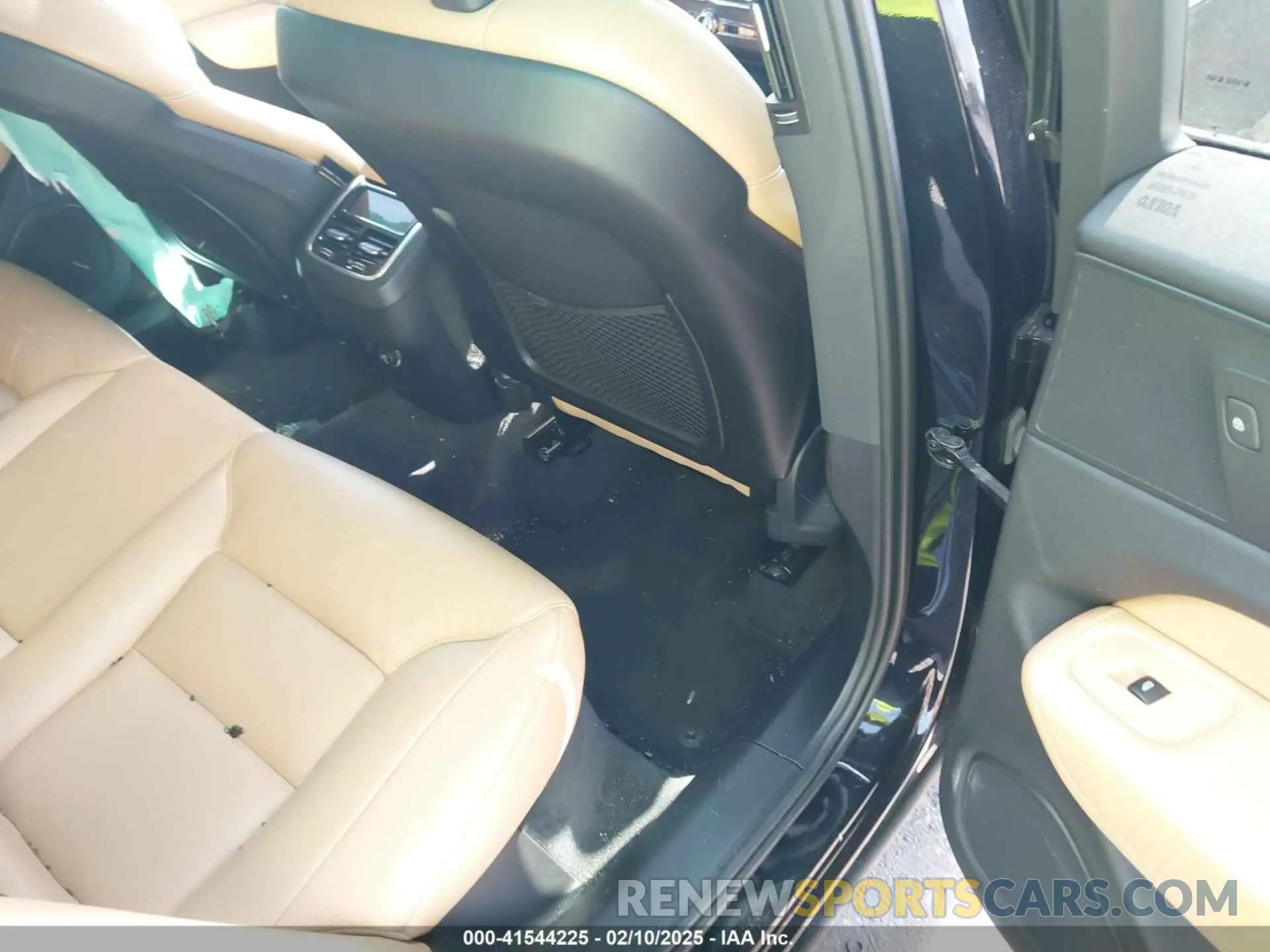 8 fotografías del automóvil dañado LYV102RL3KB184885 VOLVO XC60 2019