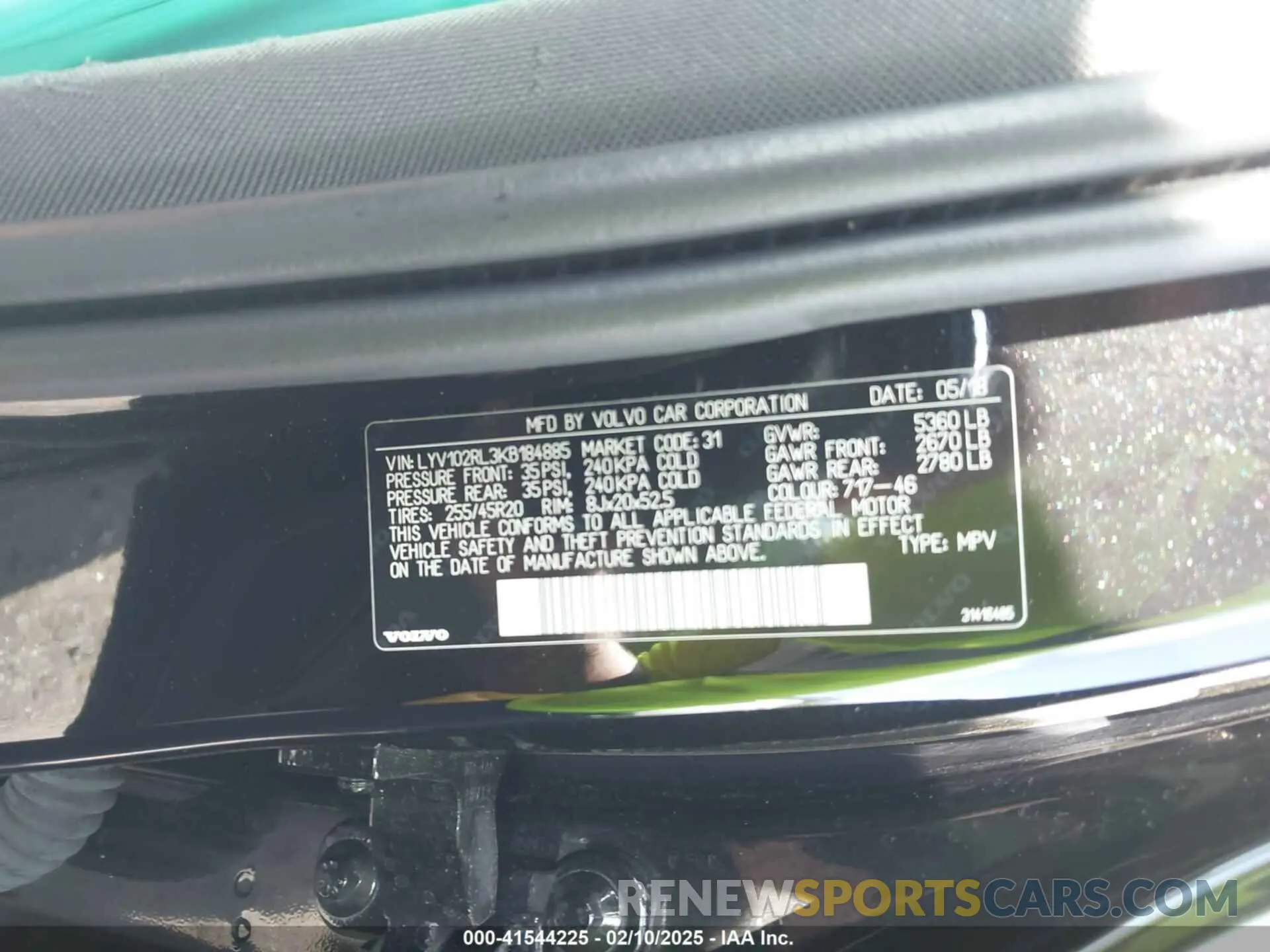 9 fotografías del automóvil dañado LYV102RL3KB184885 VOLVO XC60 2019