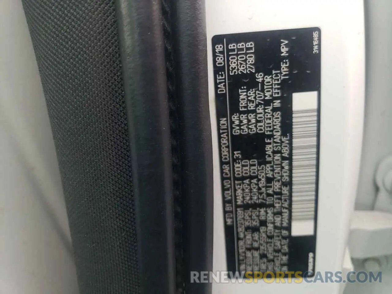 13 fotografías del automóvil dañado LYV102RL4KB237691 VOLVO XC60 2019