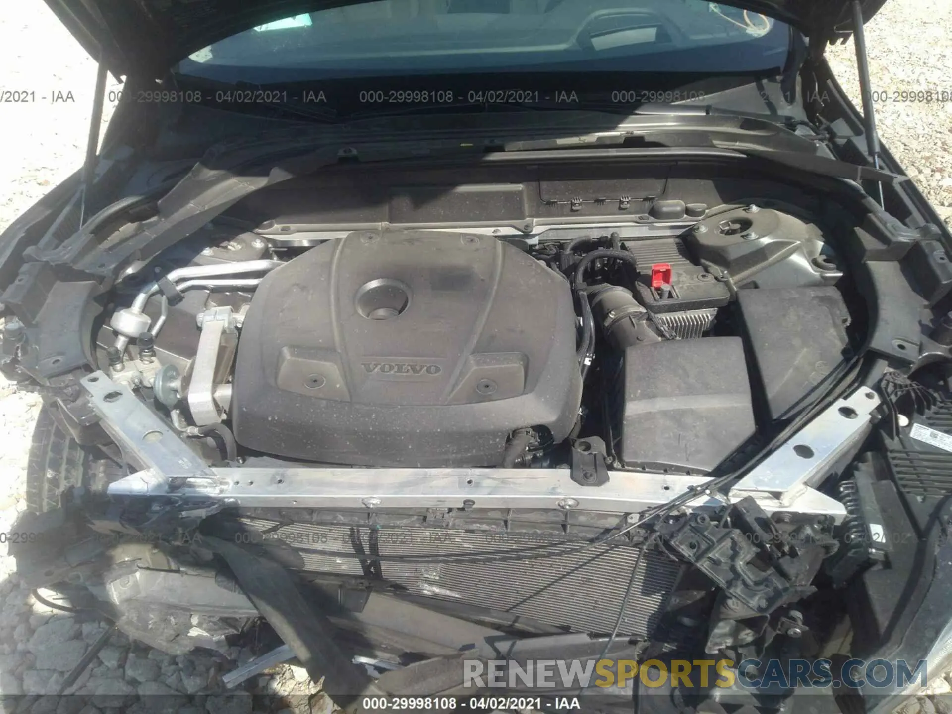 10 fotografías del automóvil dañado LYV102RL5KB326802 VOLVO XC60 2019