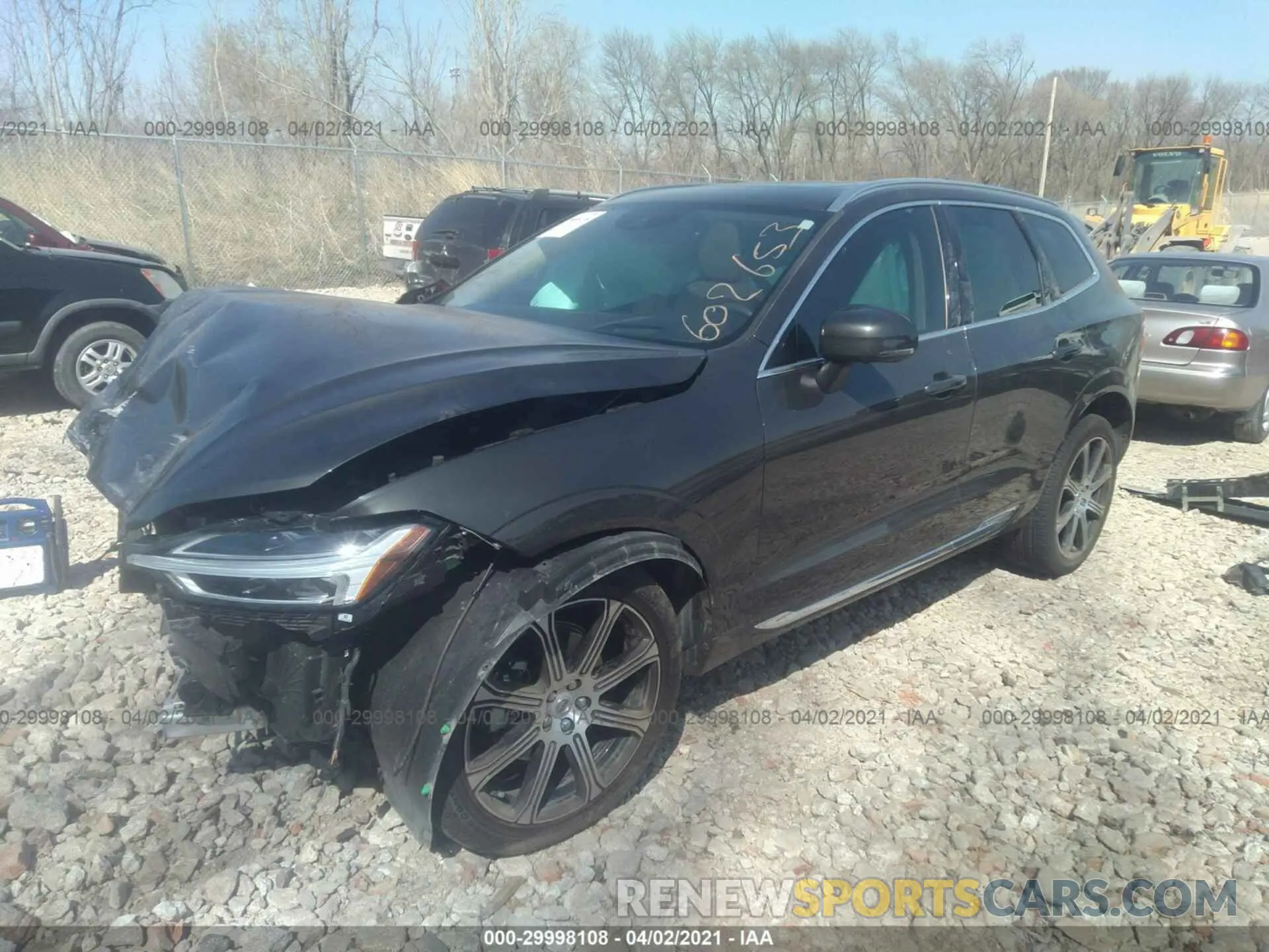 2 fotografías del automóvil dañado LYV102RL5KB326802 VOLVO XC60 2019