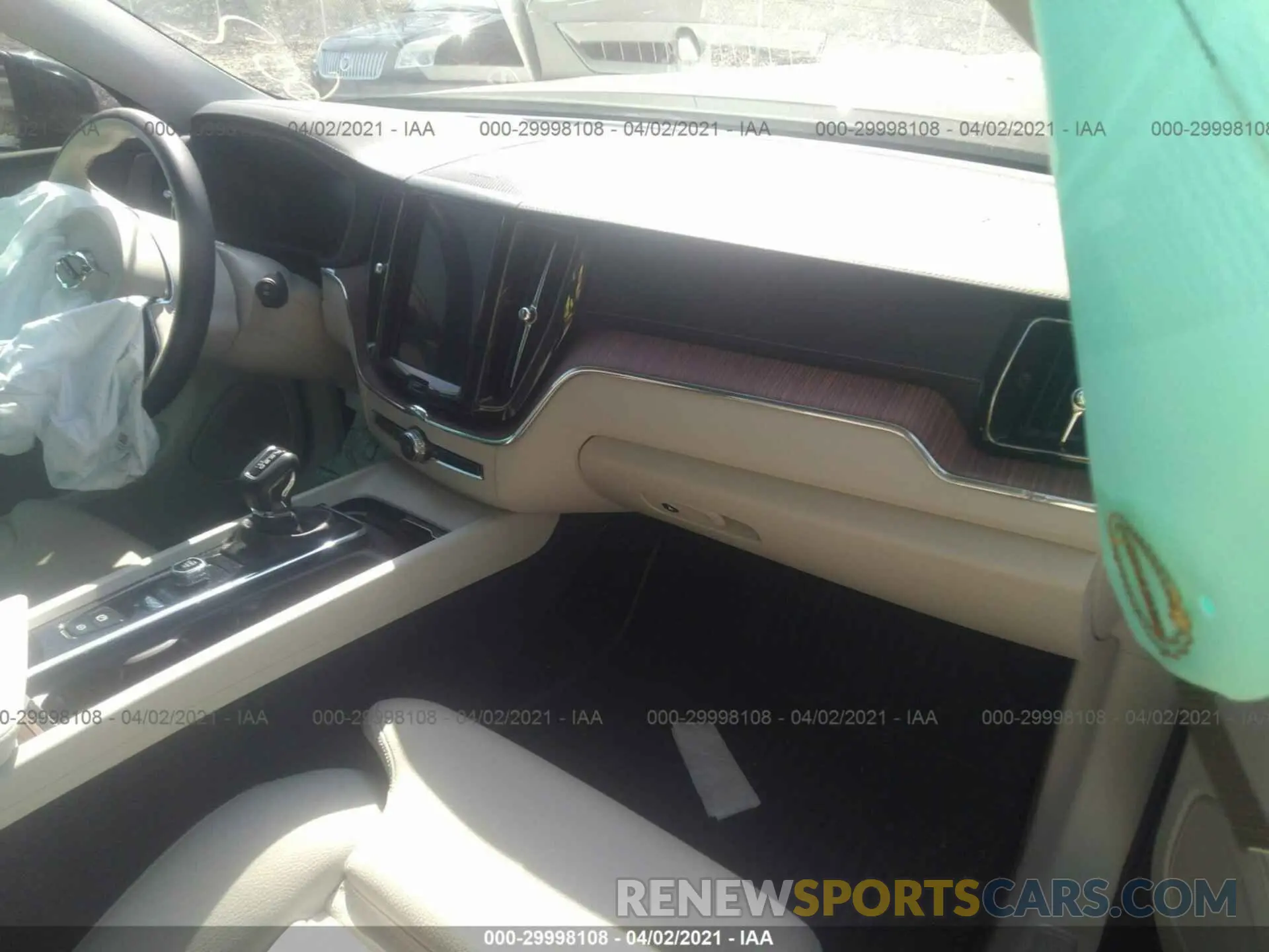 5 fotografías del automóvil dañado LYV102RL5KB326802 VOLVO XC60 2019