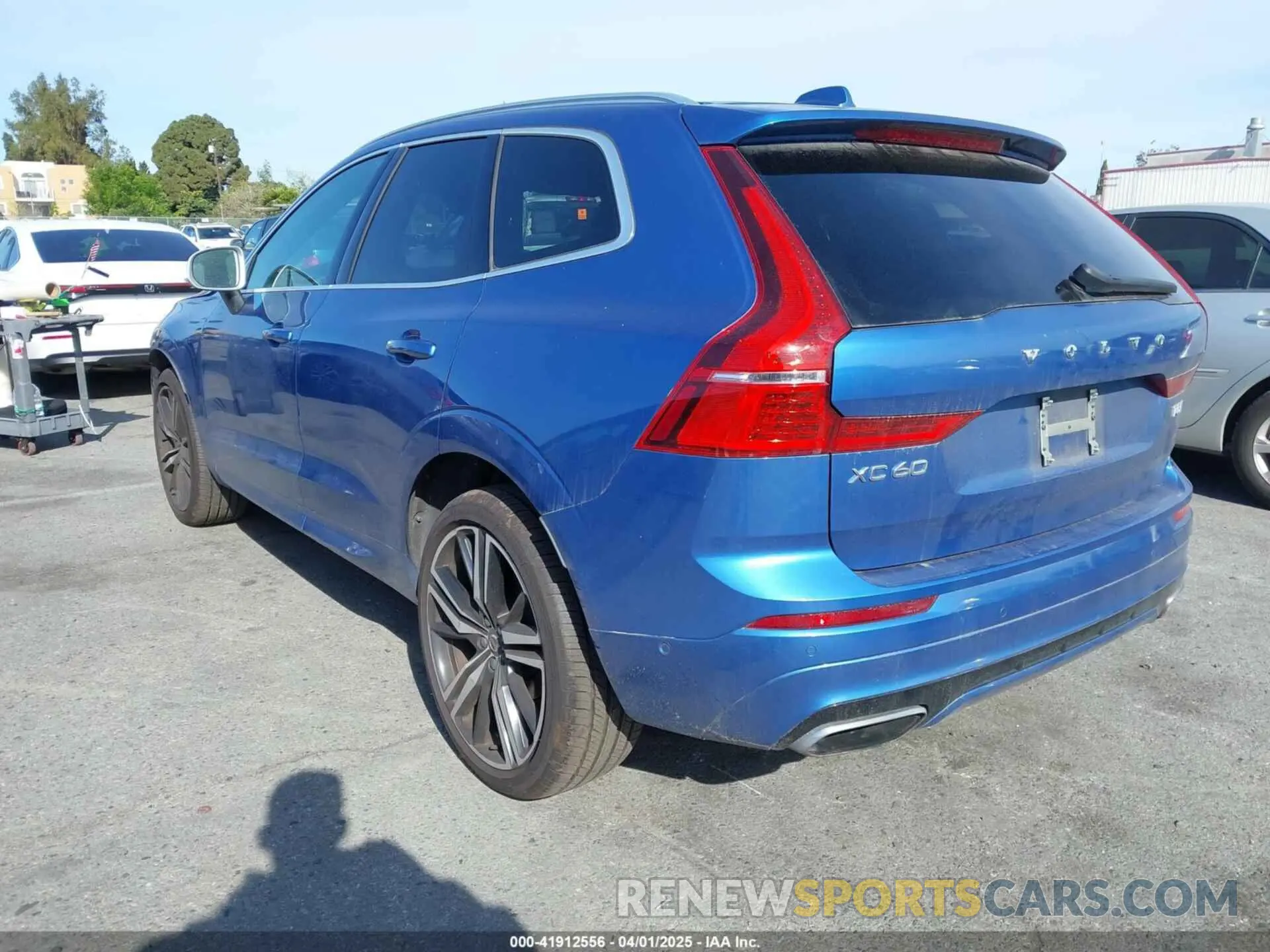 3 fotografías del automóvil dañado LYV102RM0KB349087 VOLVO XC60 2019