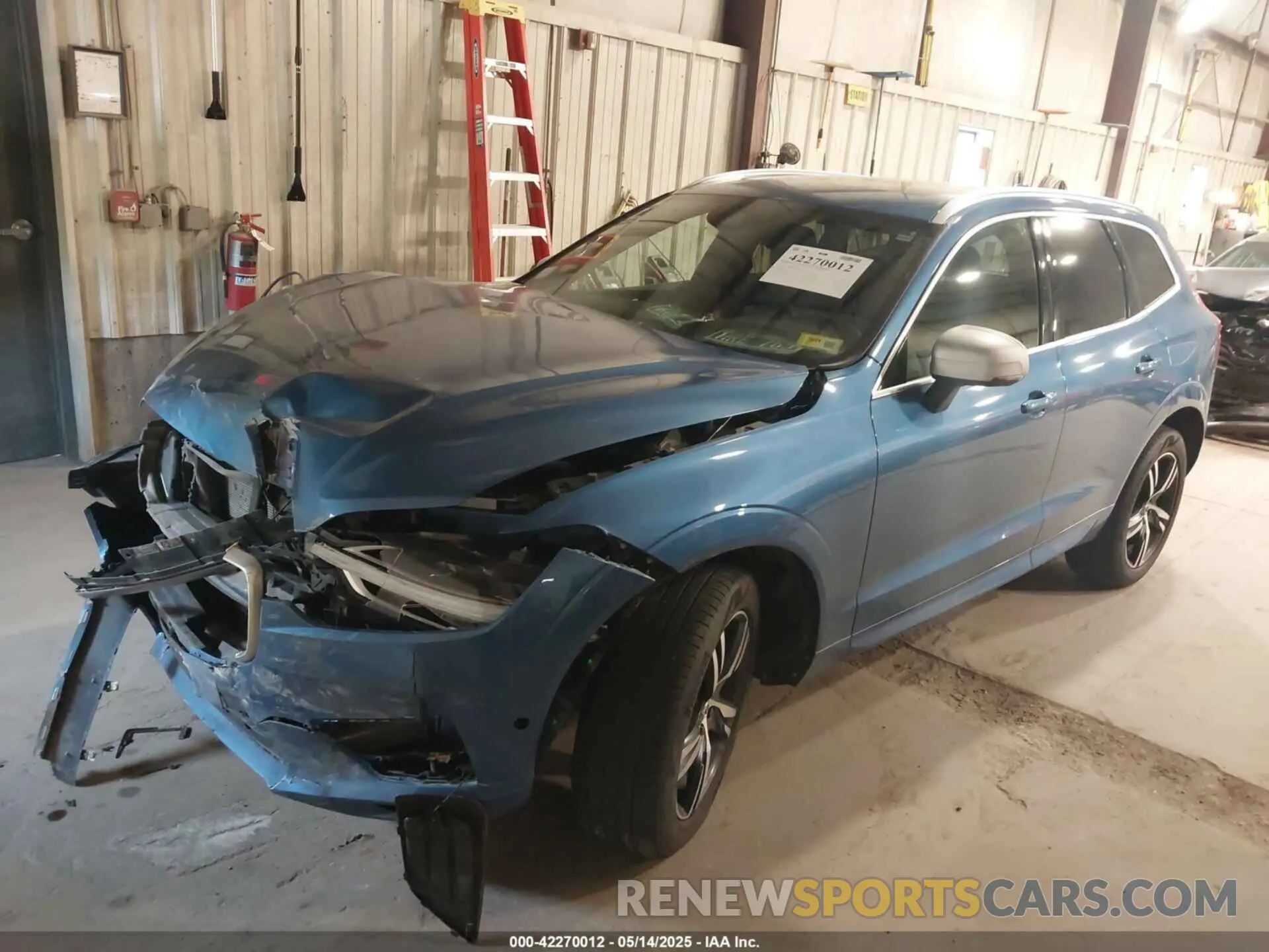 2 fotografías del automóvil dañado LYV102RM1KB296870 VOLVO XC60 2019