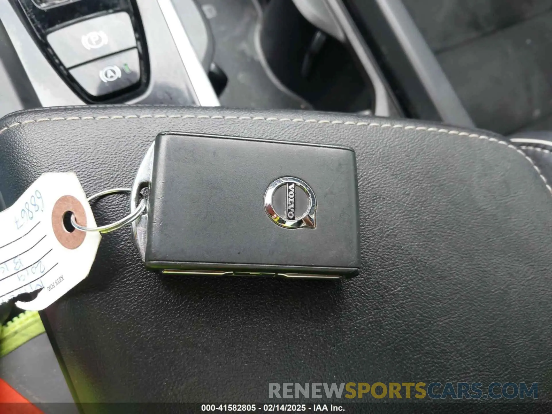 11 fotografías del automóvil dañado LYV102RM9KB297622 VOLVO XC60 2019
