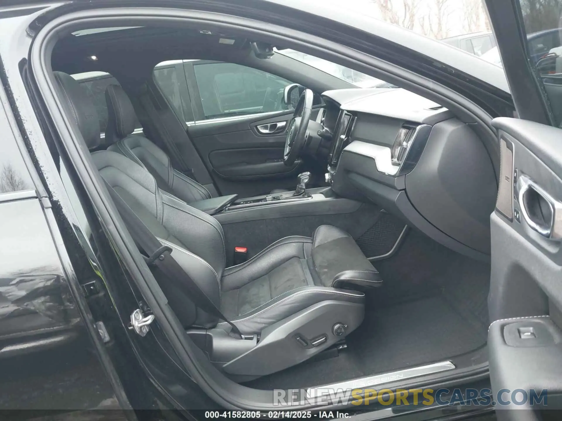 5 fotografías del automóvil dañado LYV102RM9KB297622 VOLVO XC60 2019