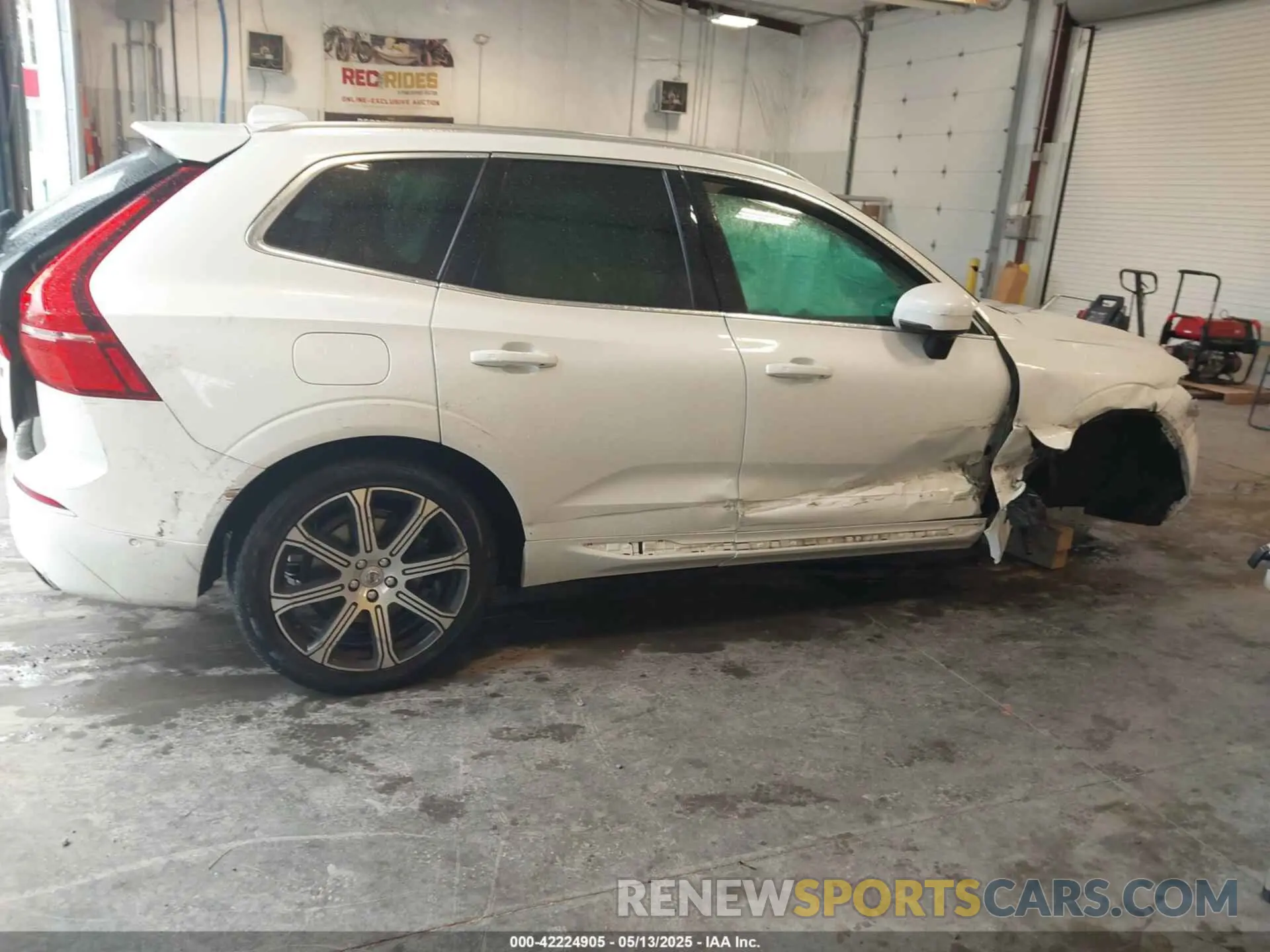 13 fotografías del automóvil dañado LYVA22RL1KB220003 VOLVO XC60 2019