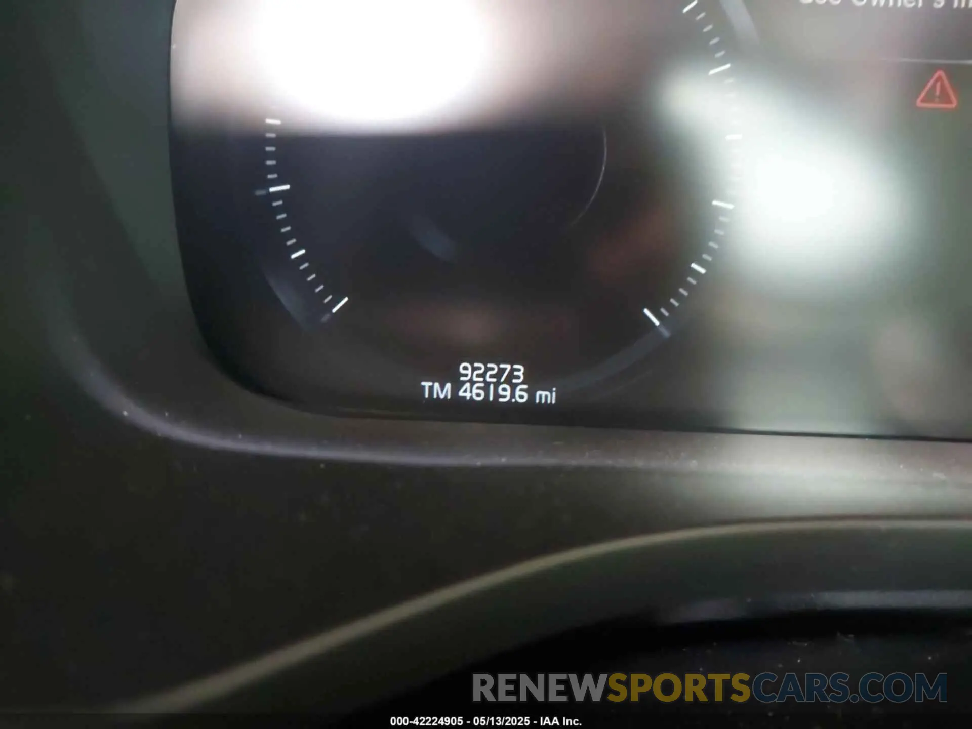 15 fotografías del automóvil dañado LYVA22RL1KB220003 VOLVO XC60 2019