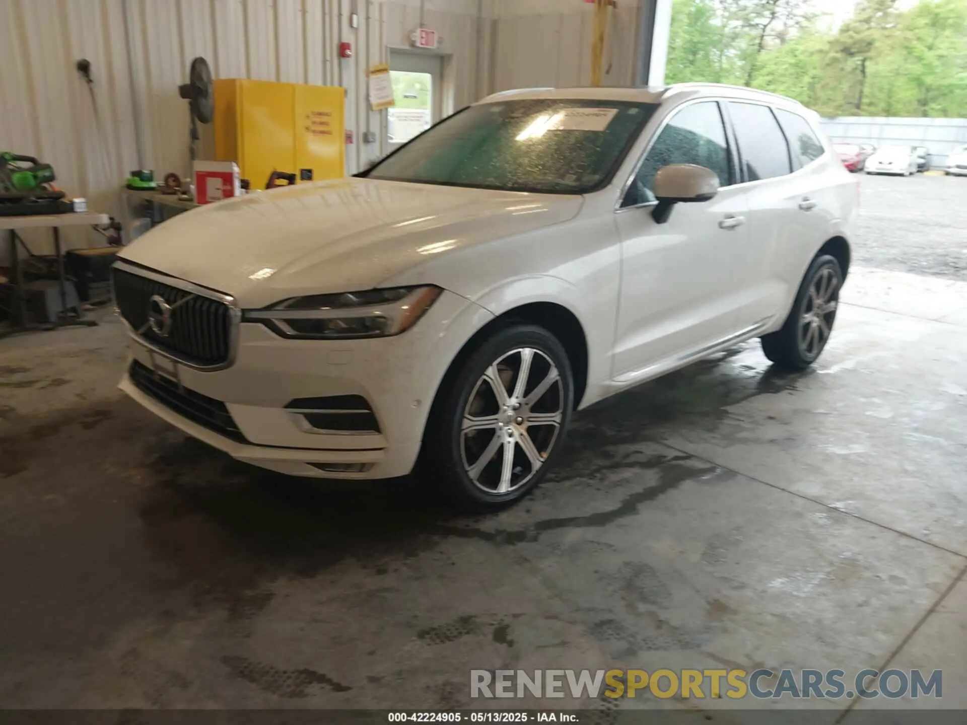 2 fotografías del automóvil dañado LYVA22RL1KB220003 VOLVO XC60 2019