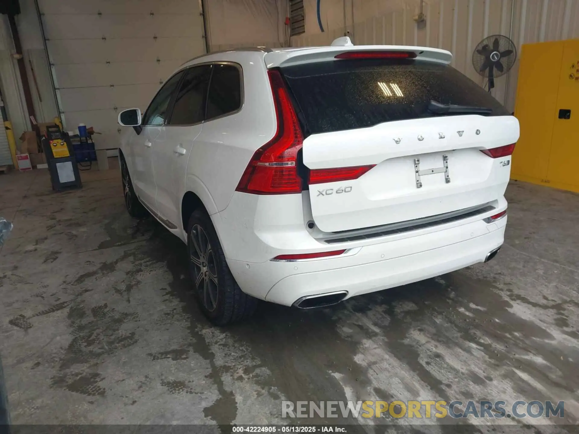 3 fotografías del automóvil dañado LYVA22RL1KB220003 VOLVO XC60 2019