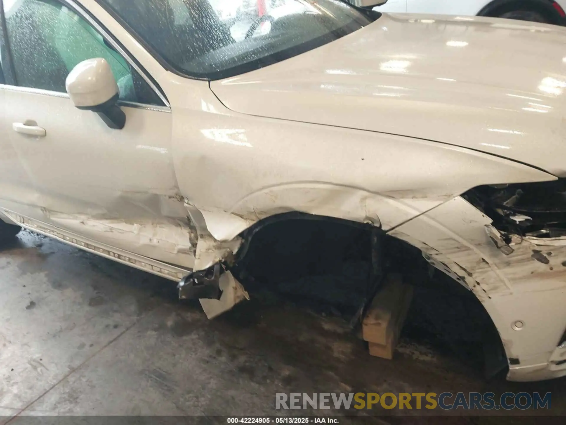 6 fotografías del automóvil dañado LYVA22RL1KB220003 VOLVO XC60 2019