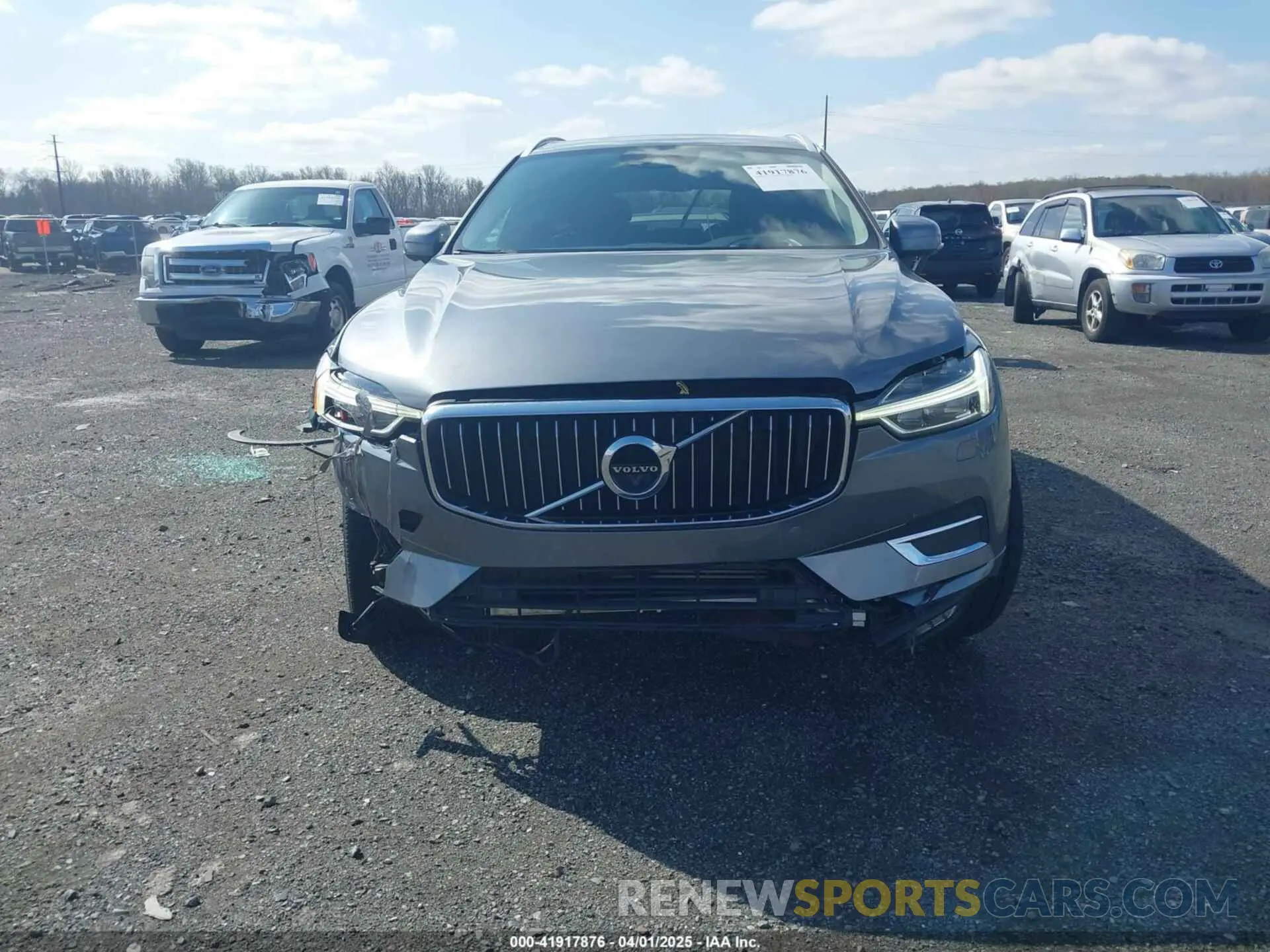 12 fotografías del automóvil dañado LYVA22RL4KB233716 VOLVO XC60 2019