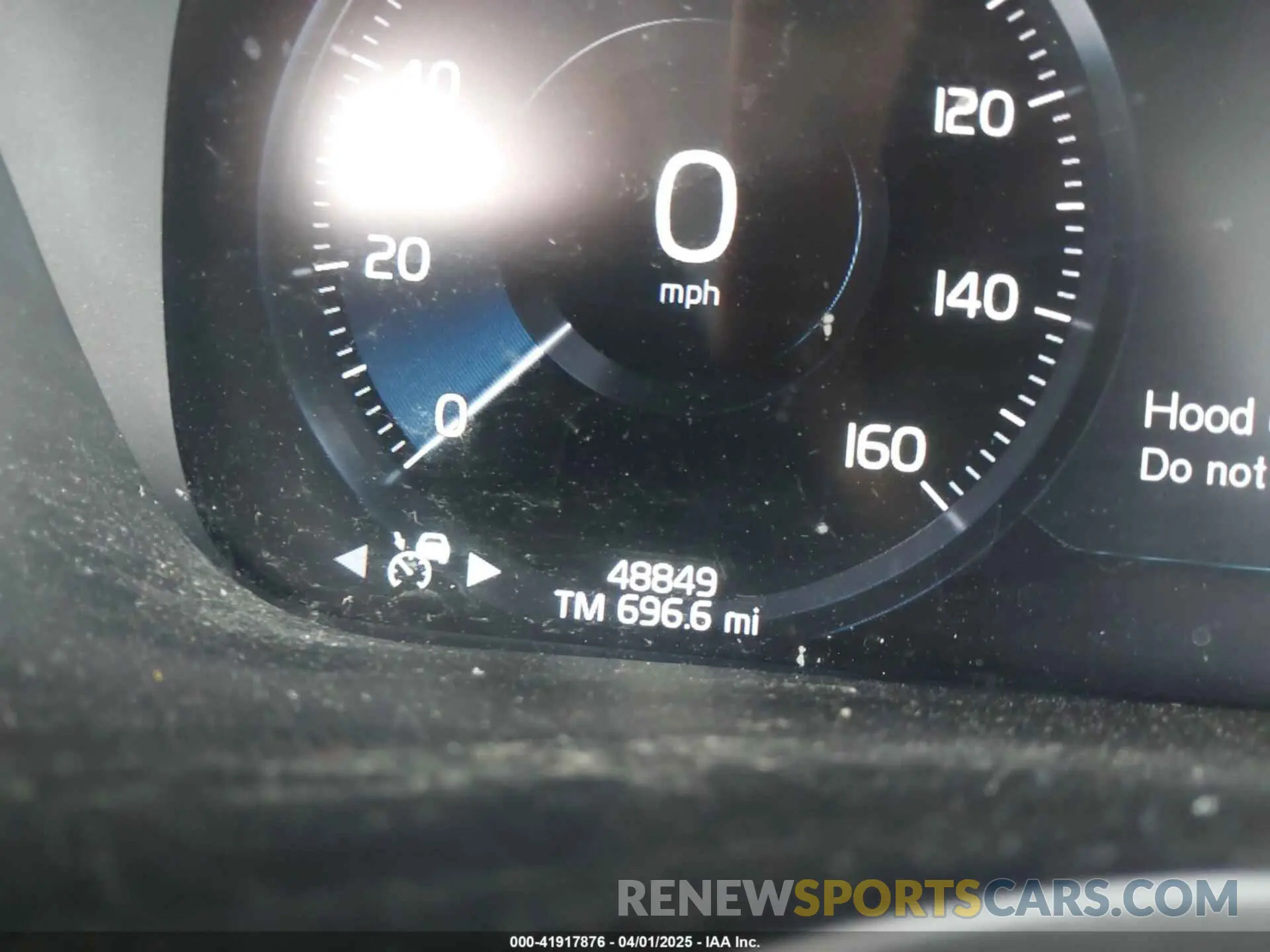 15 fotografías del automóvil dañado LYVA22RL4KB233716 VOLVO XC60 2019