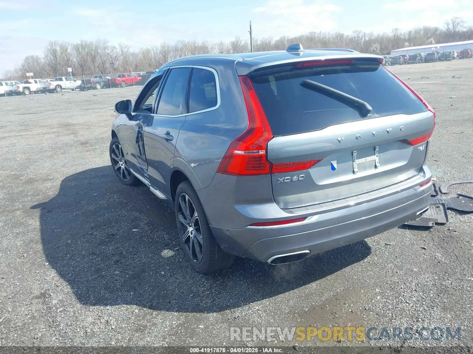 3 fotografías del automóvil dañado LYVA22RL4KB233716 VOLVO XC60 2019
