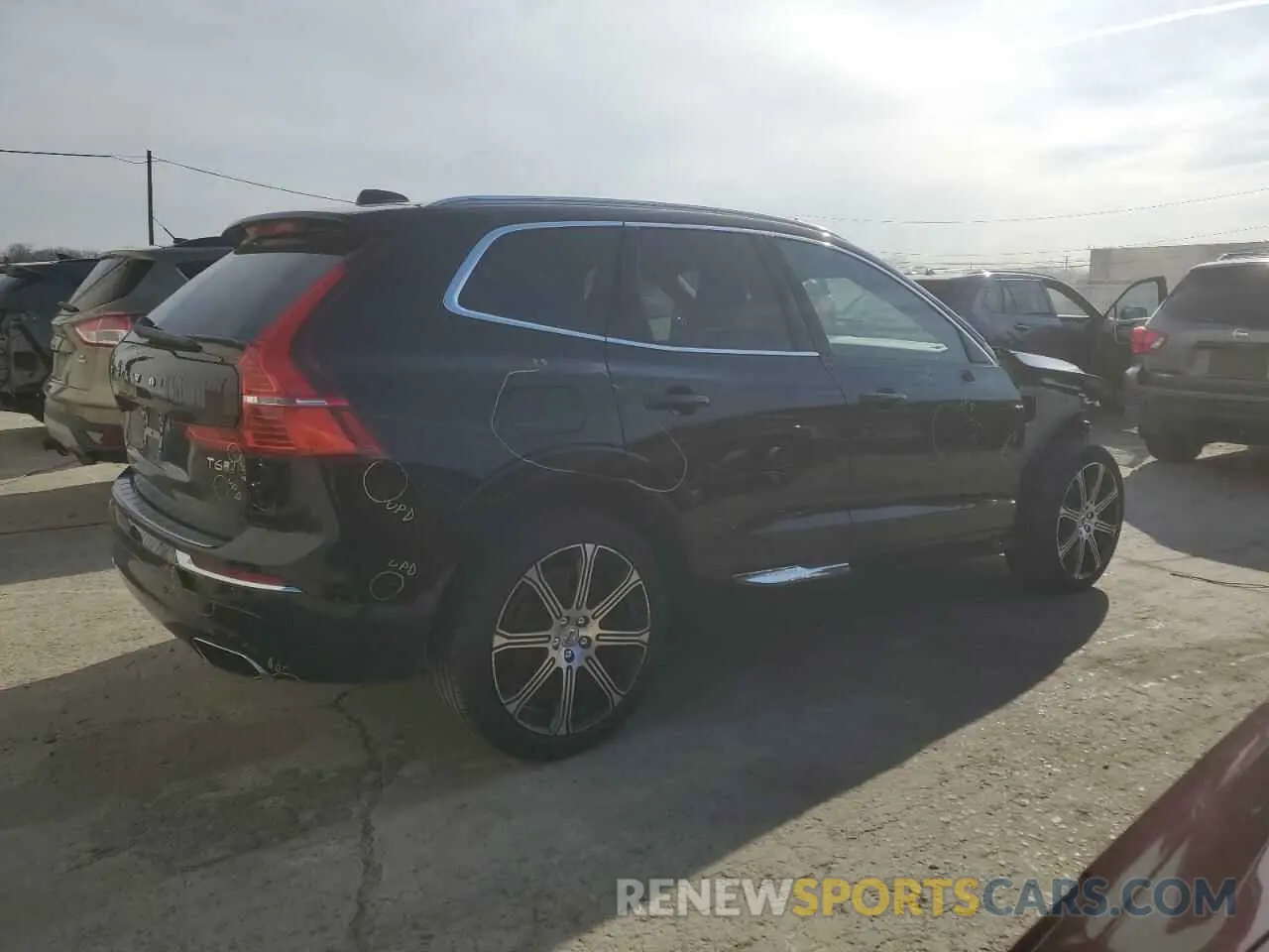 3 fotografías del automóvil dañado LYVA22RL8KB236876 VOLVO XC60 2019