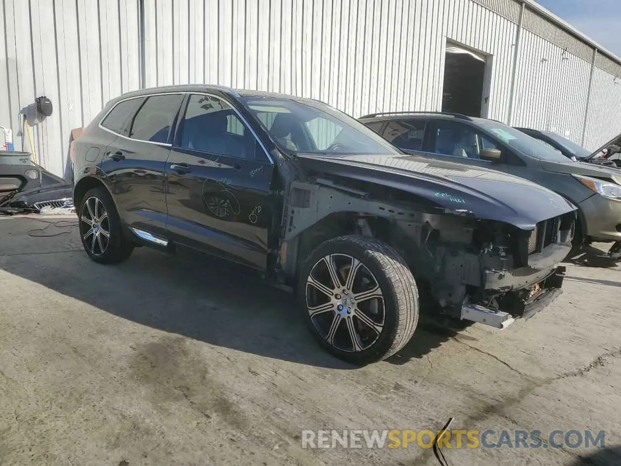 4 fotografías del automóvil dañado LYVA22RL8KB236876 VOLVO XC60 2019