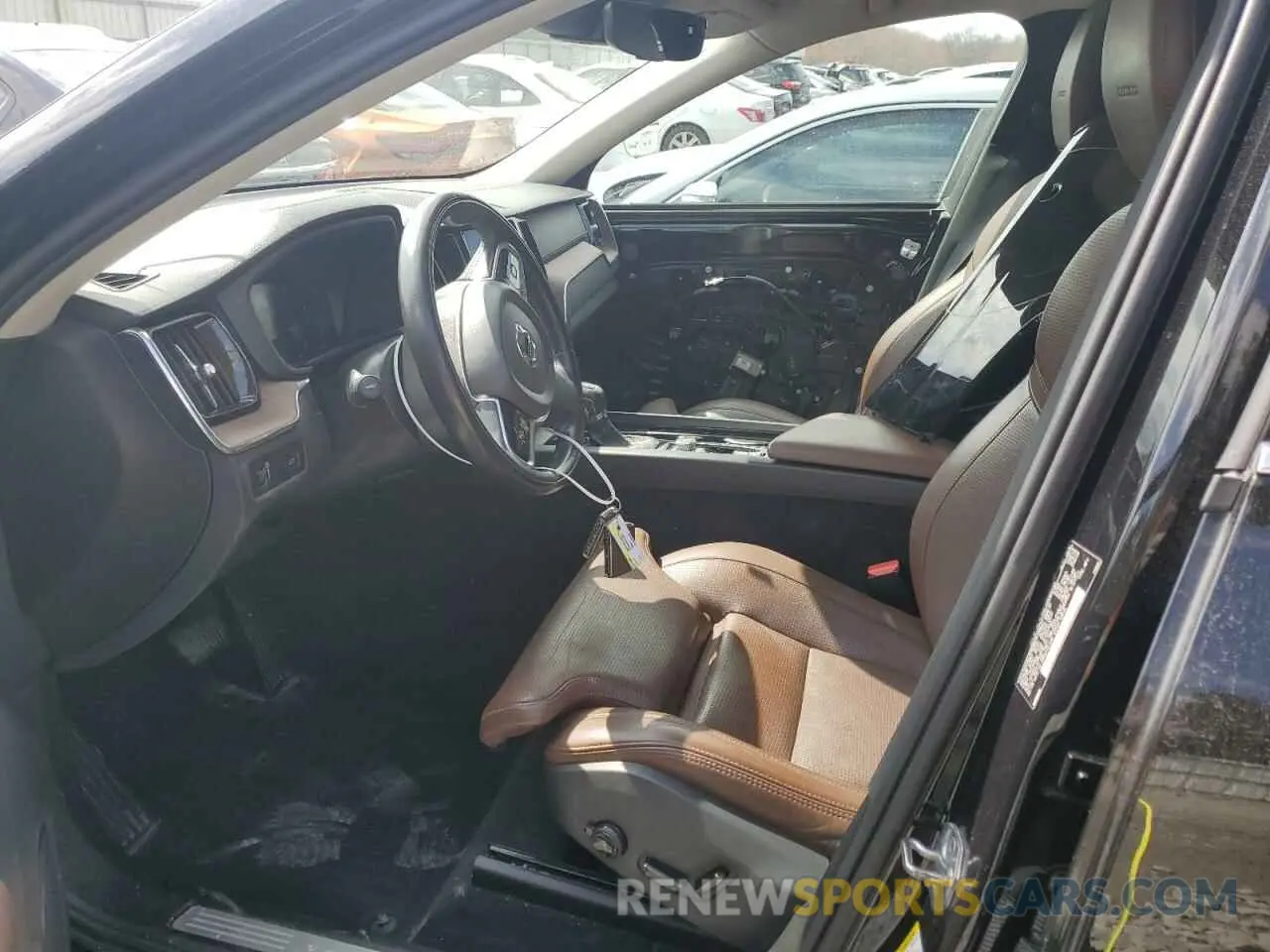 7 fotografías del automóvil dañado LYVA22RL8KB236876 VOLVO XC60 2019