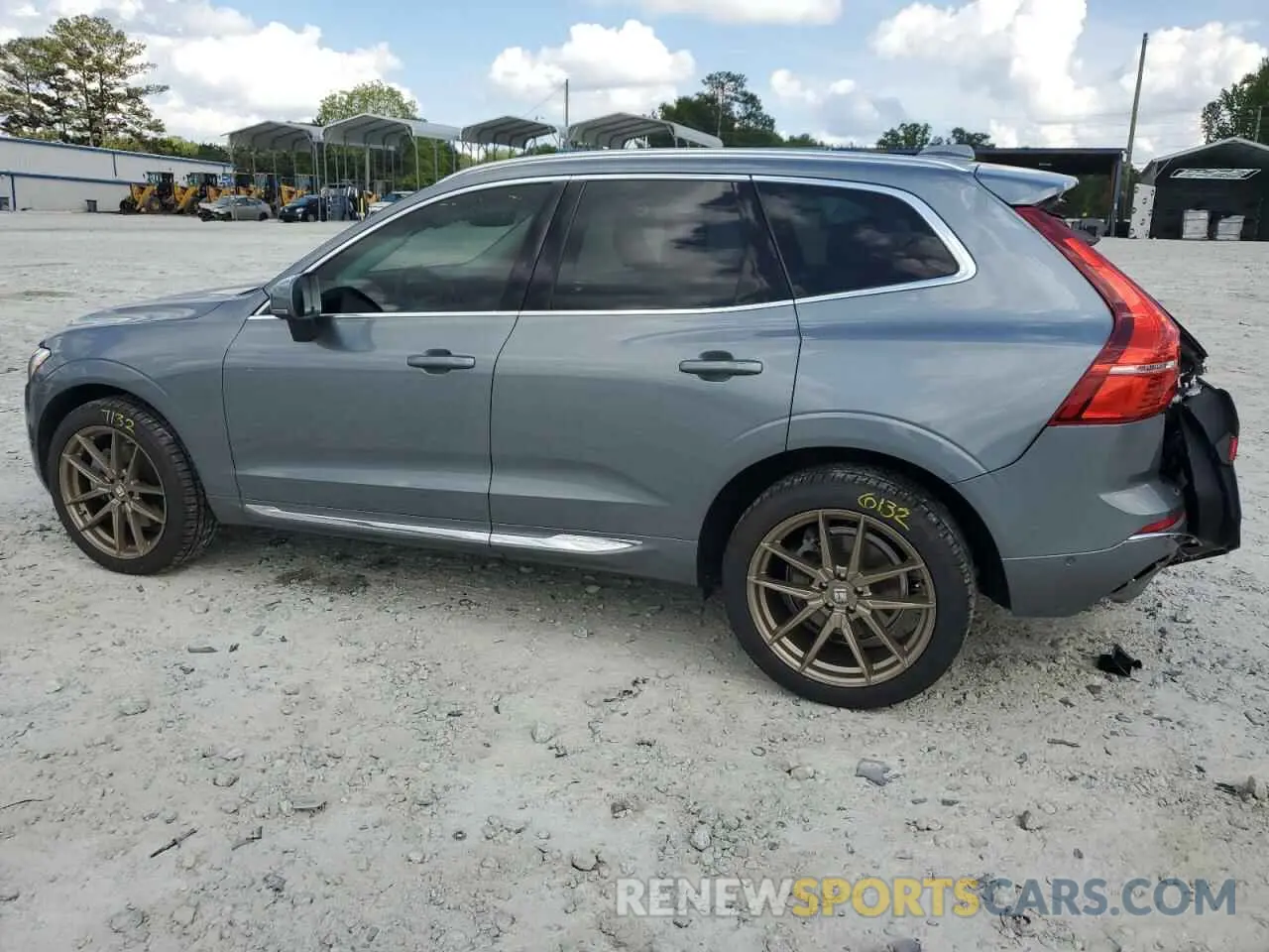 2 fotografías del automóvil dañado LYVA22RLXKB215043 VOLVO XC60 2019