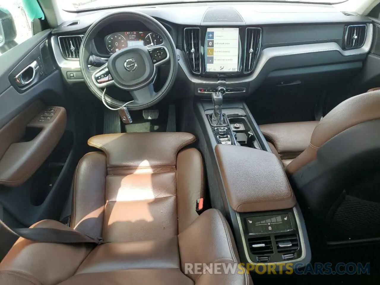 8 fotografías del automóvil dañado LYVA22RLXKB215043 VOLVO XC60 2019
