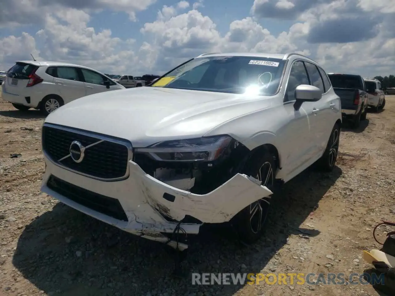 2 fotografías del automóvil dañado LYVA22RM2KB278498 VOLVO XC60 2019