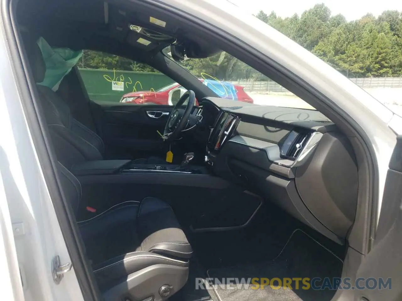 5 fotografías del automóvil dañado LYVA22RM2KB278498 VOLVO XC60 2019
