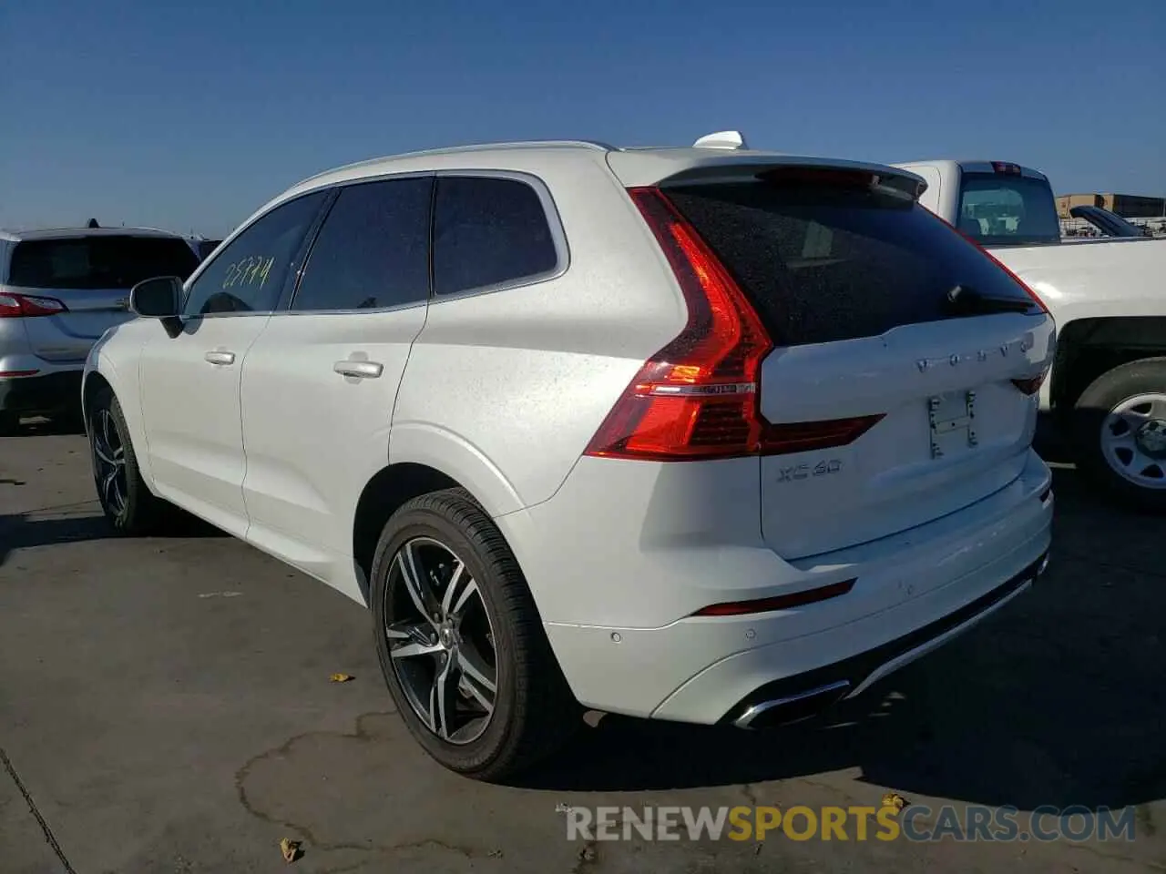 3 fotografías del automóvil dañado LYVA22RM4KB316880 VOLVO XC60 2019