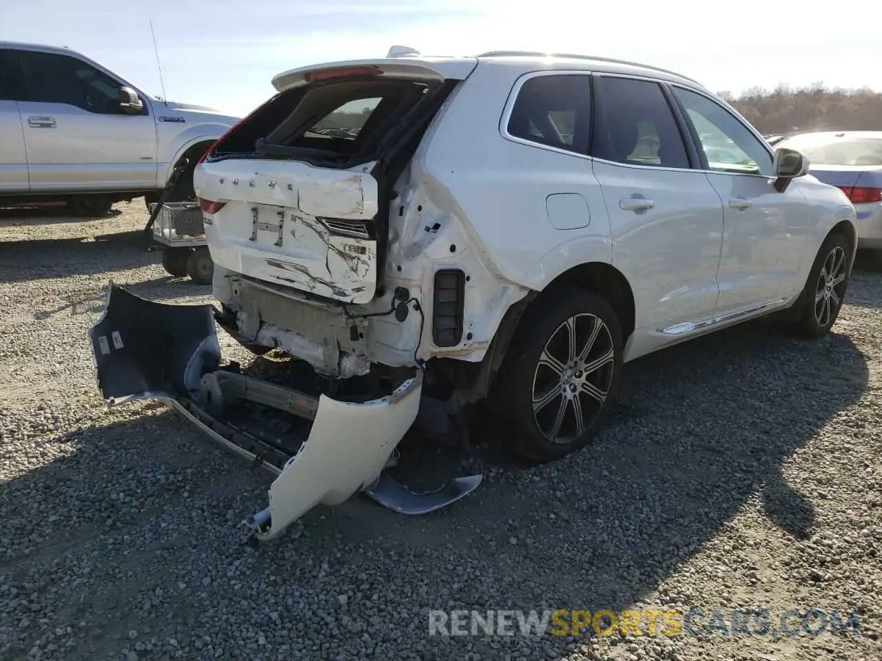 4 fotografías del automóvil dañado LYVBR0DL2KB211337 VOLVO XC60 2019