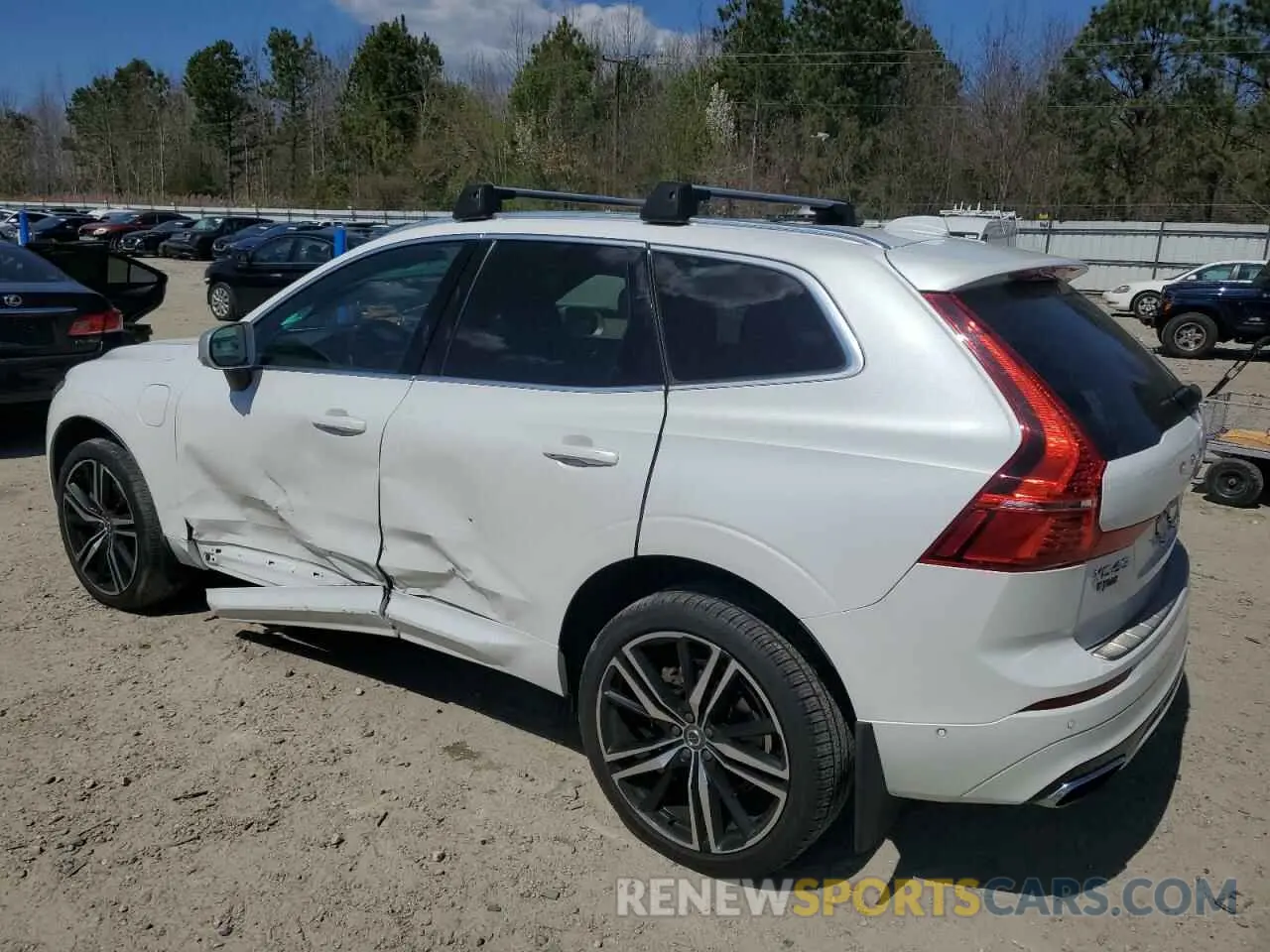 2 fotografías del automóvil dañado LYVBR0DM2KB241690 VOLVO XC60 2019